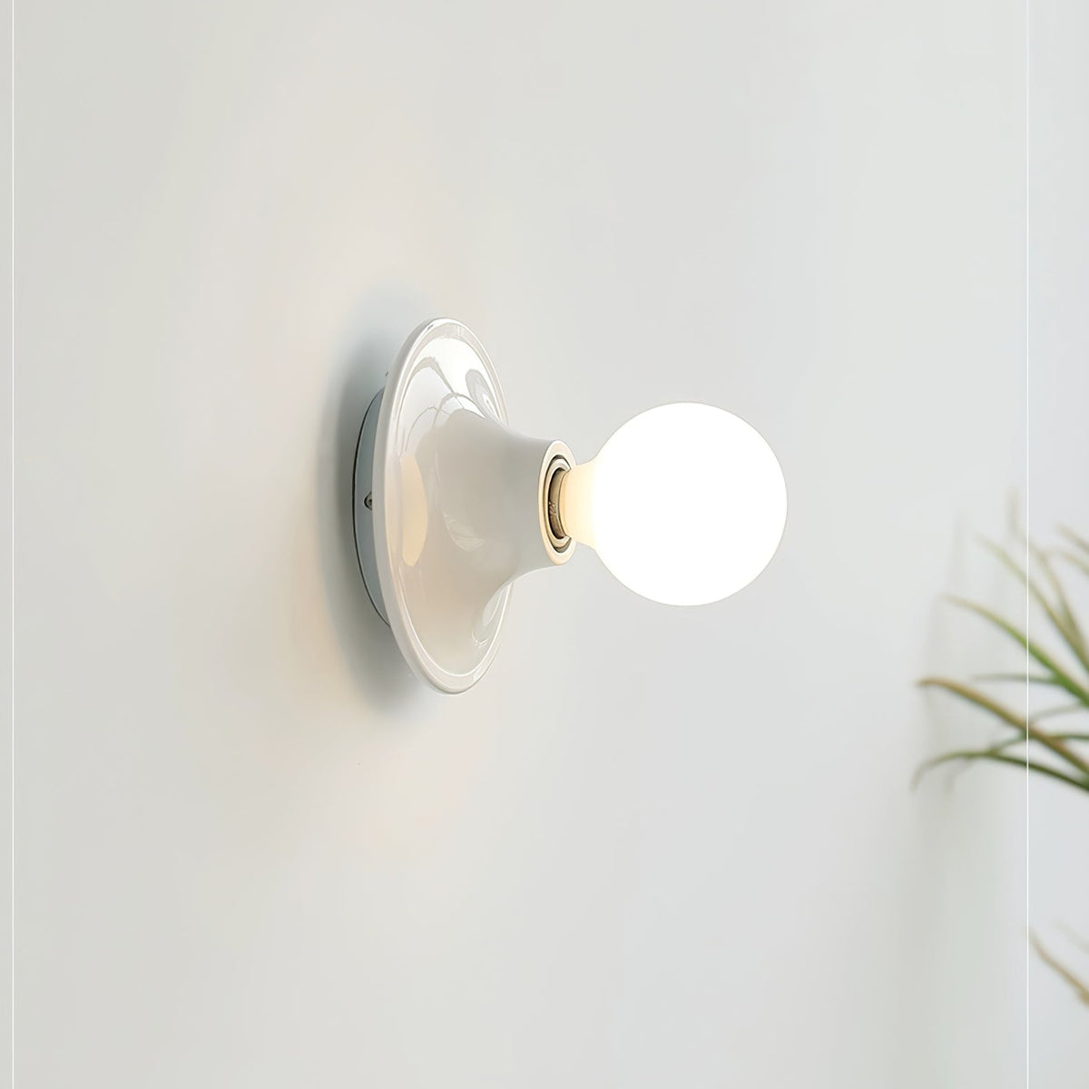 Eclipta Wall Sconce – Sculptural Metal & Glass Halo Light for Modern Interiors