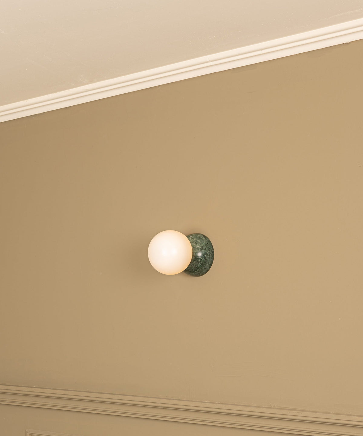 eklipso-wall-lamp