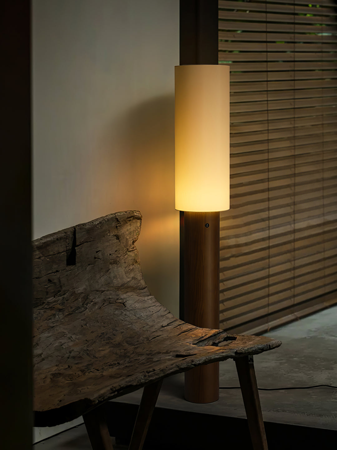elara-wood-floor-lamp