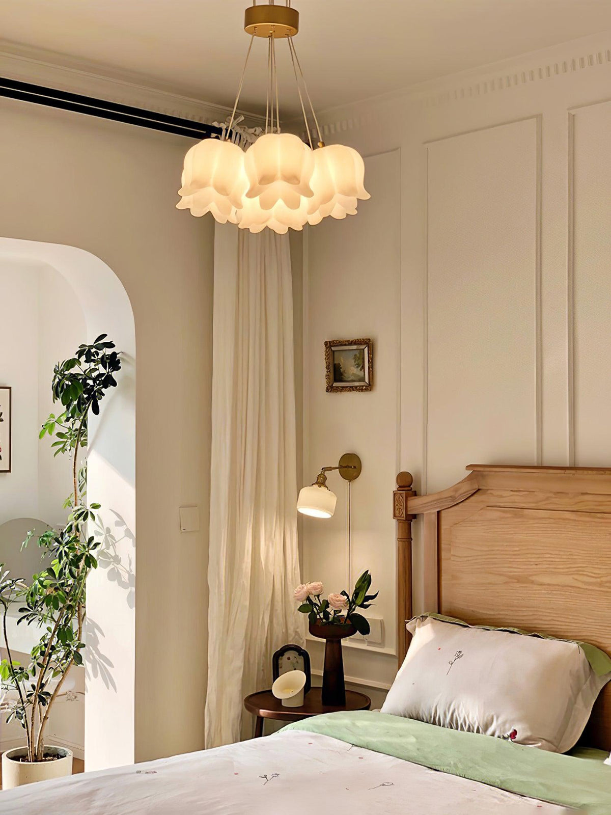 Floral Petal Pendant Light – Modern Gold Designer Hanging Lamp for Dining Room & Bedroom