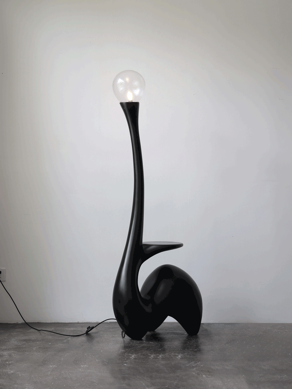 Elero Sculptural Floor Lamp – Modern Art Deco Lighting for Living Spaces