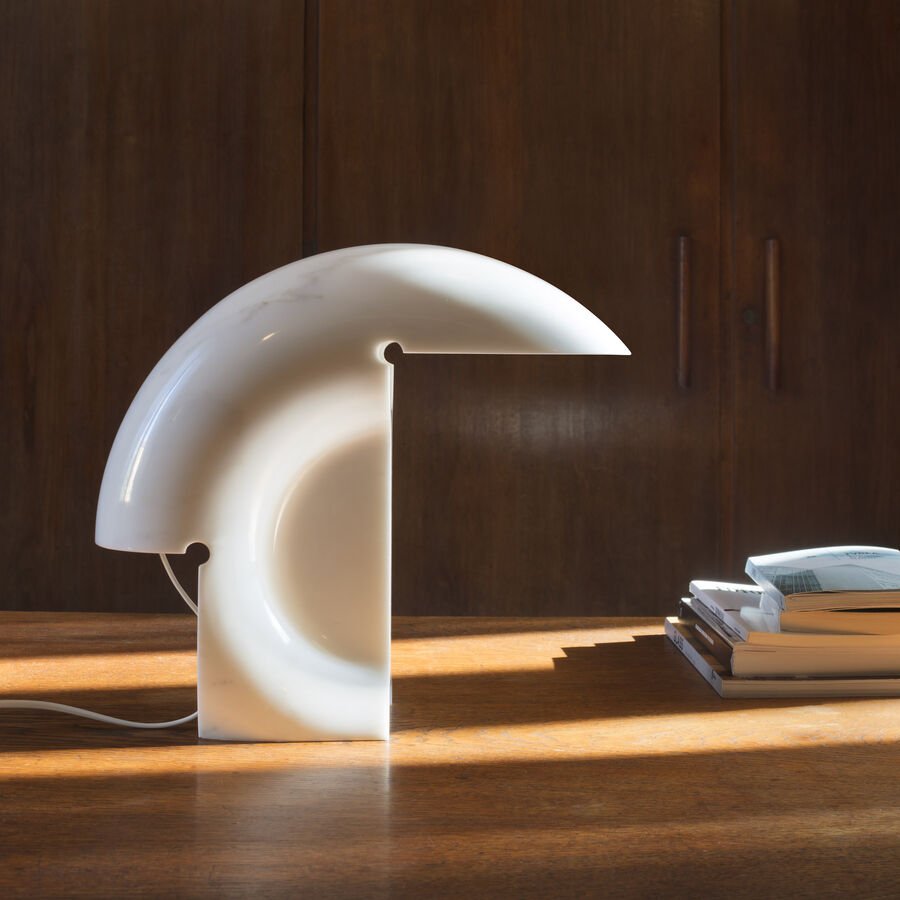 Elios Resin Table Lamp – Sculptural LED Table Light for Modern Interiors