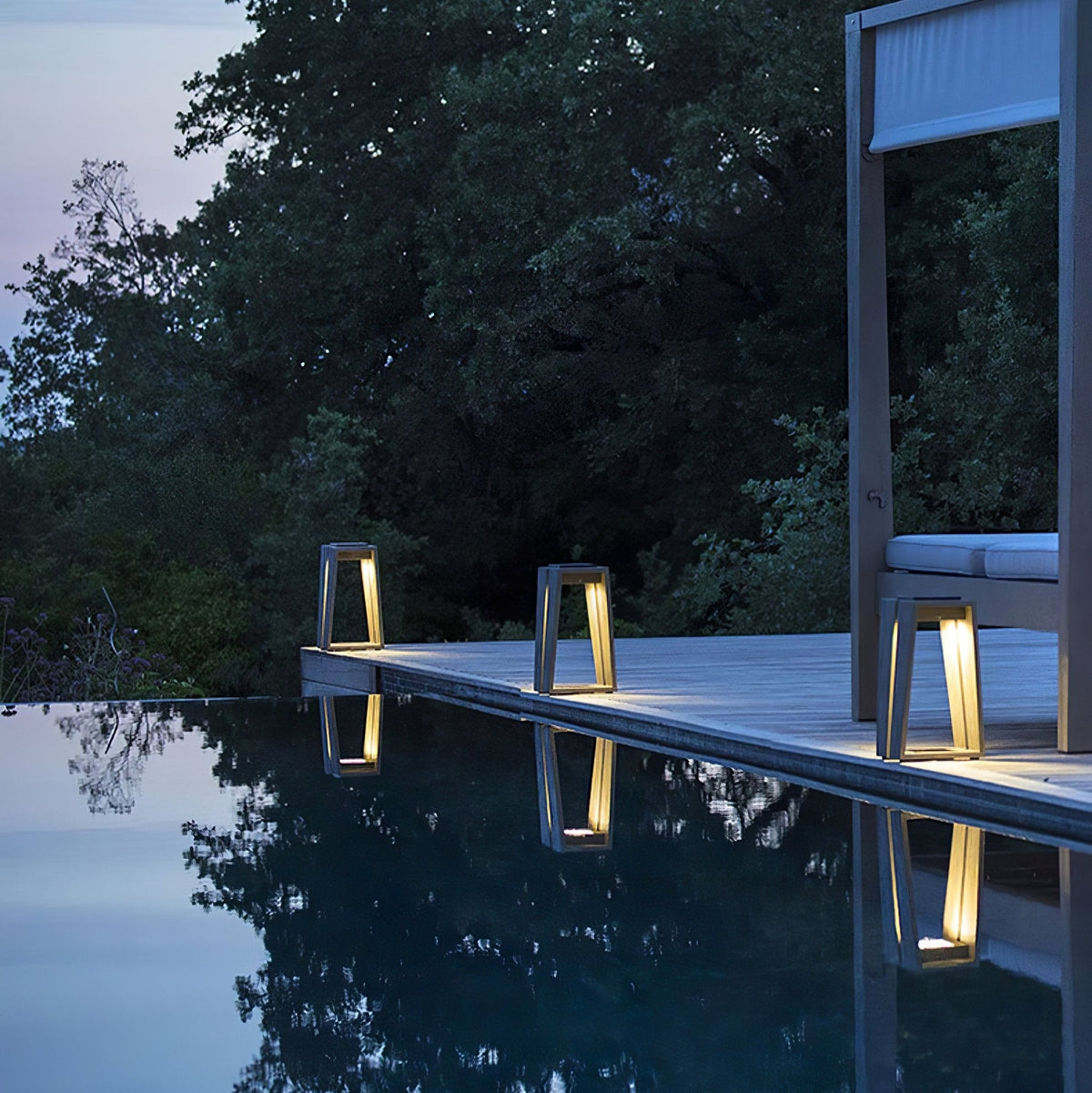Elira Solar Bollard Light – Modern Outdoor Path Lighting in Matte Black