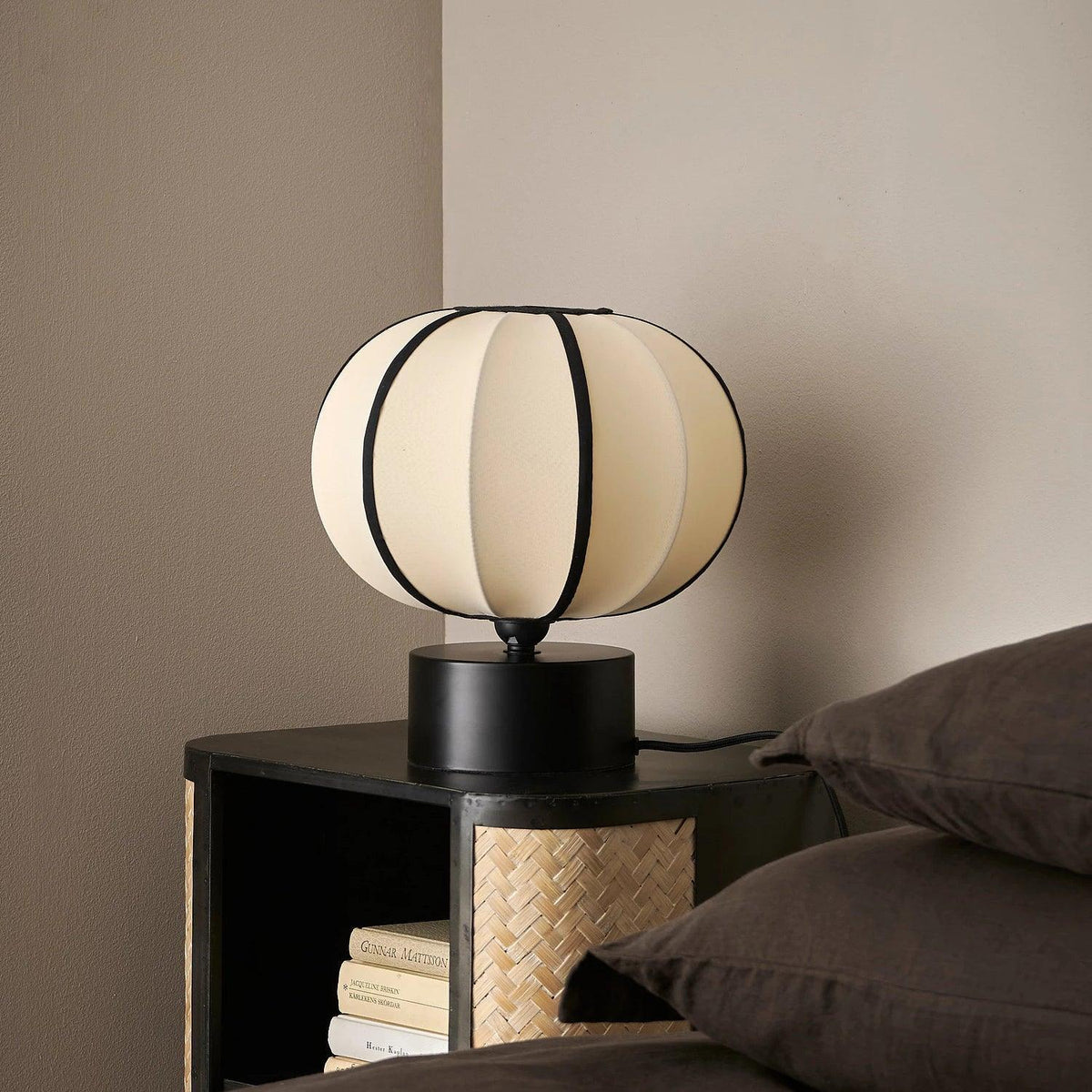 ellos-table-lamp