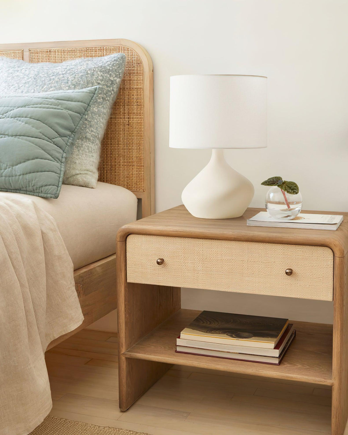 ember-vase-table-lamp