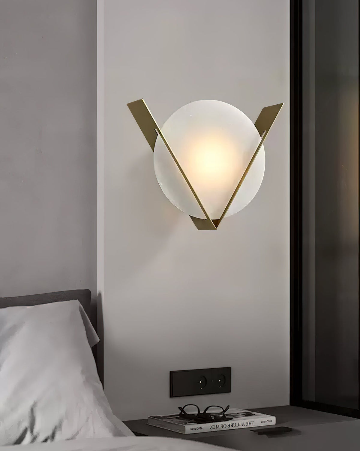 enzo-alabaster-wall-light