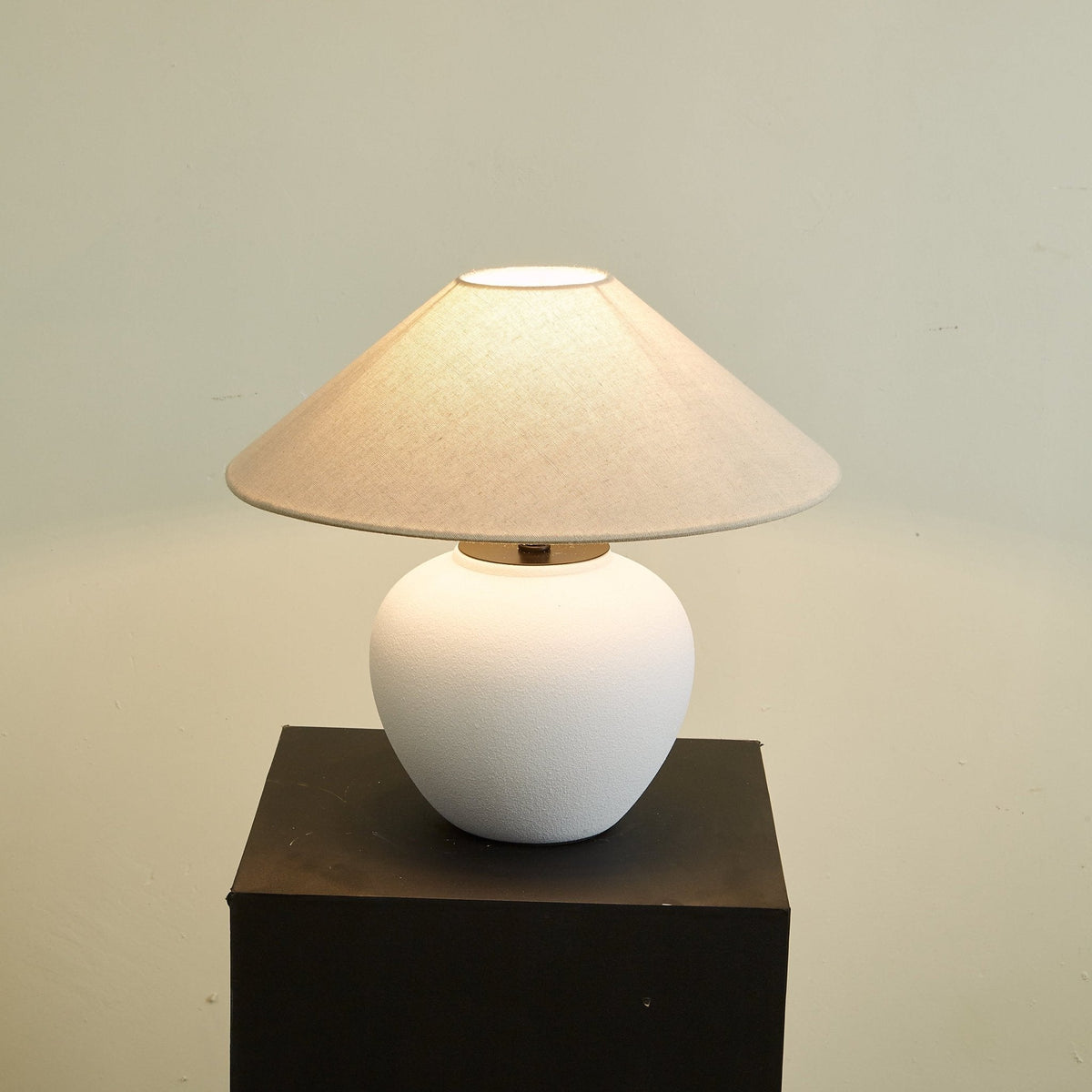 Erison Ceramic Table Lamp – Minimalist Bedside & Living Room Lighting