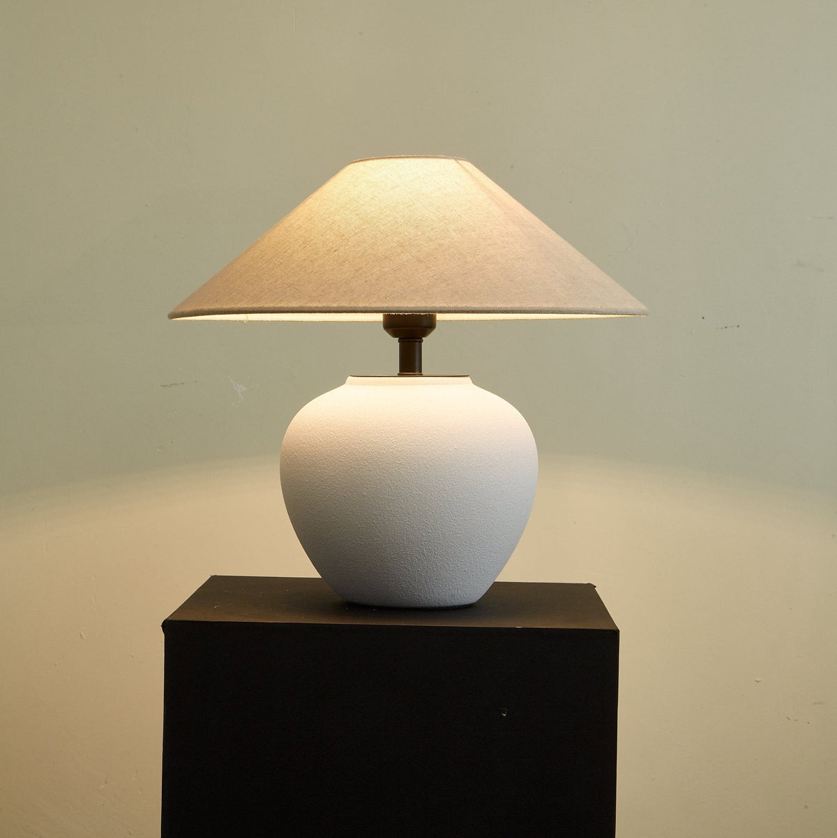 Erison Ceramic Table Lamp – Minimalist Bedside & Living Room Lighting