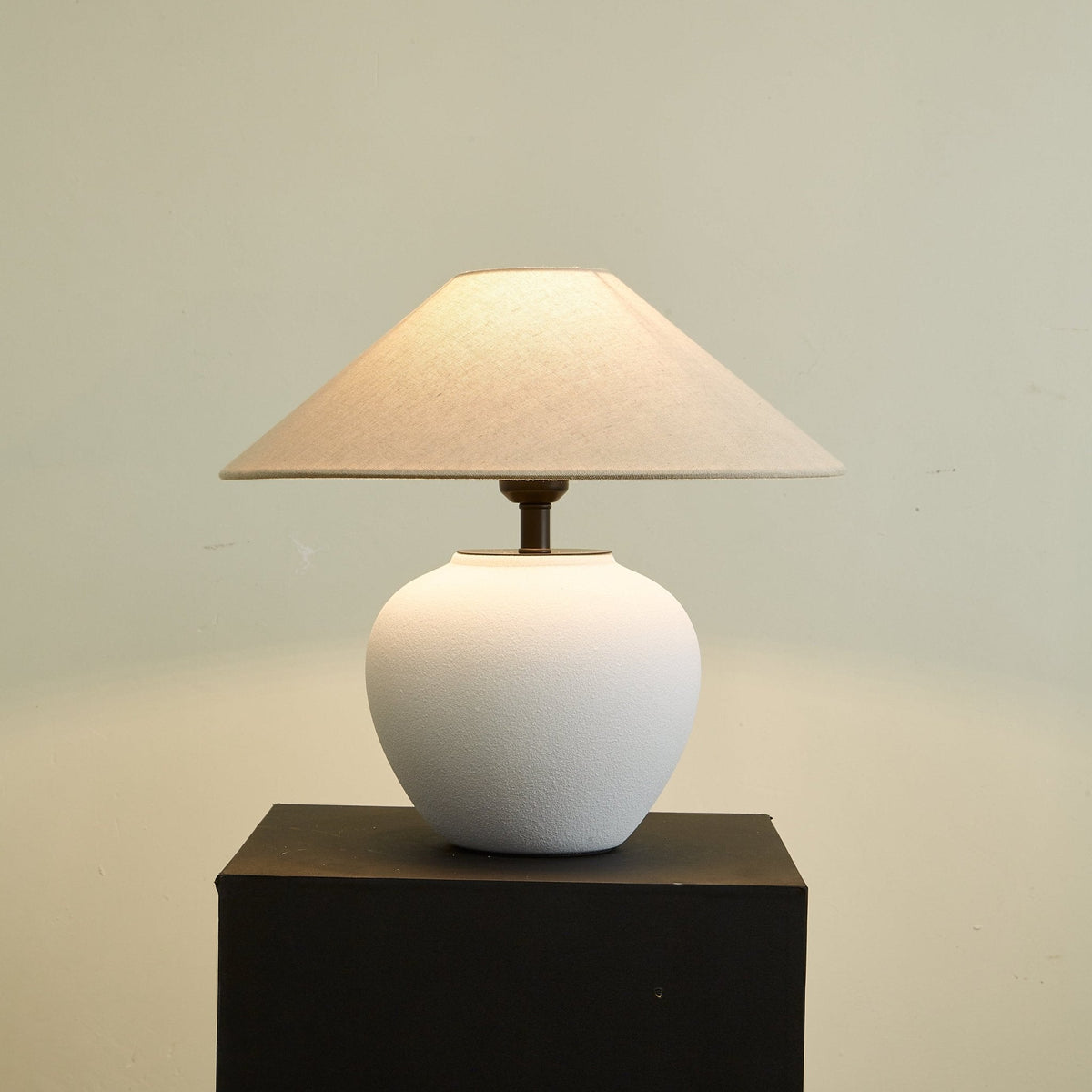 Erison Ceramic Table Lamp – Minimalist Bedside & Living Room Lighting