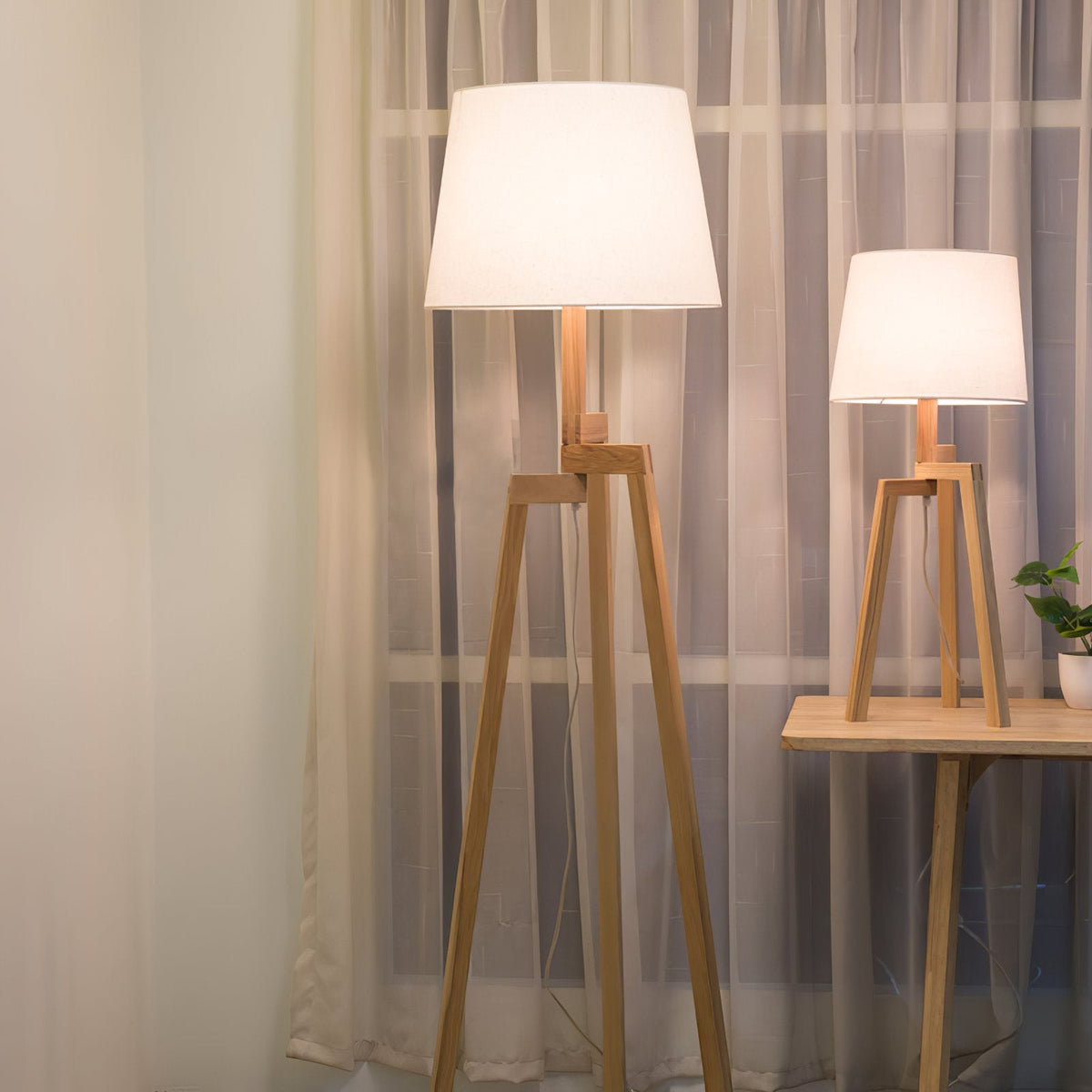 Escada Tripod Wooden Floor Lamp