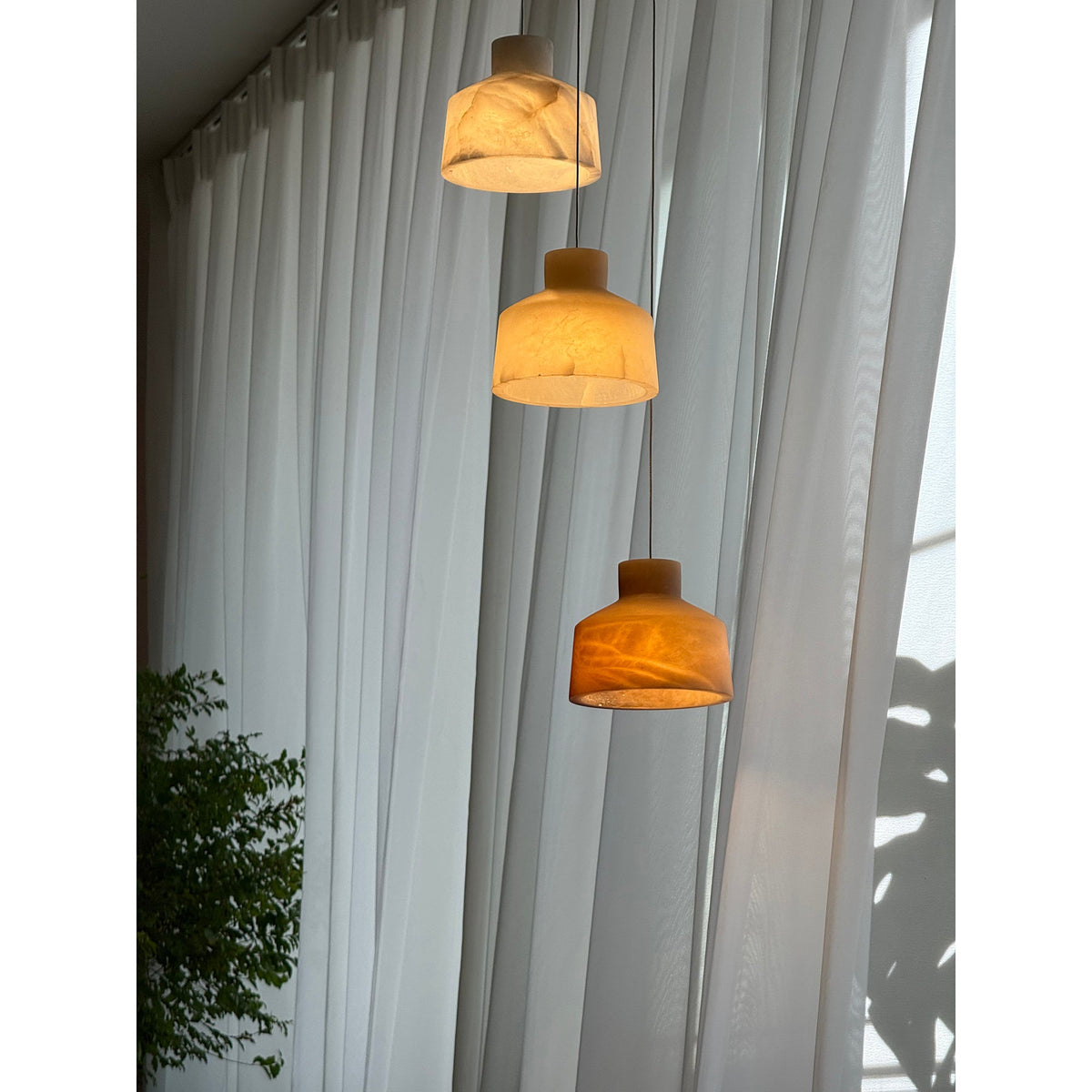 etruscan-alabaster-pendant-lamp