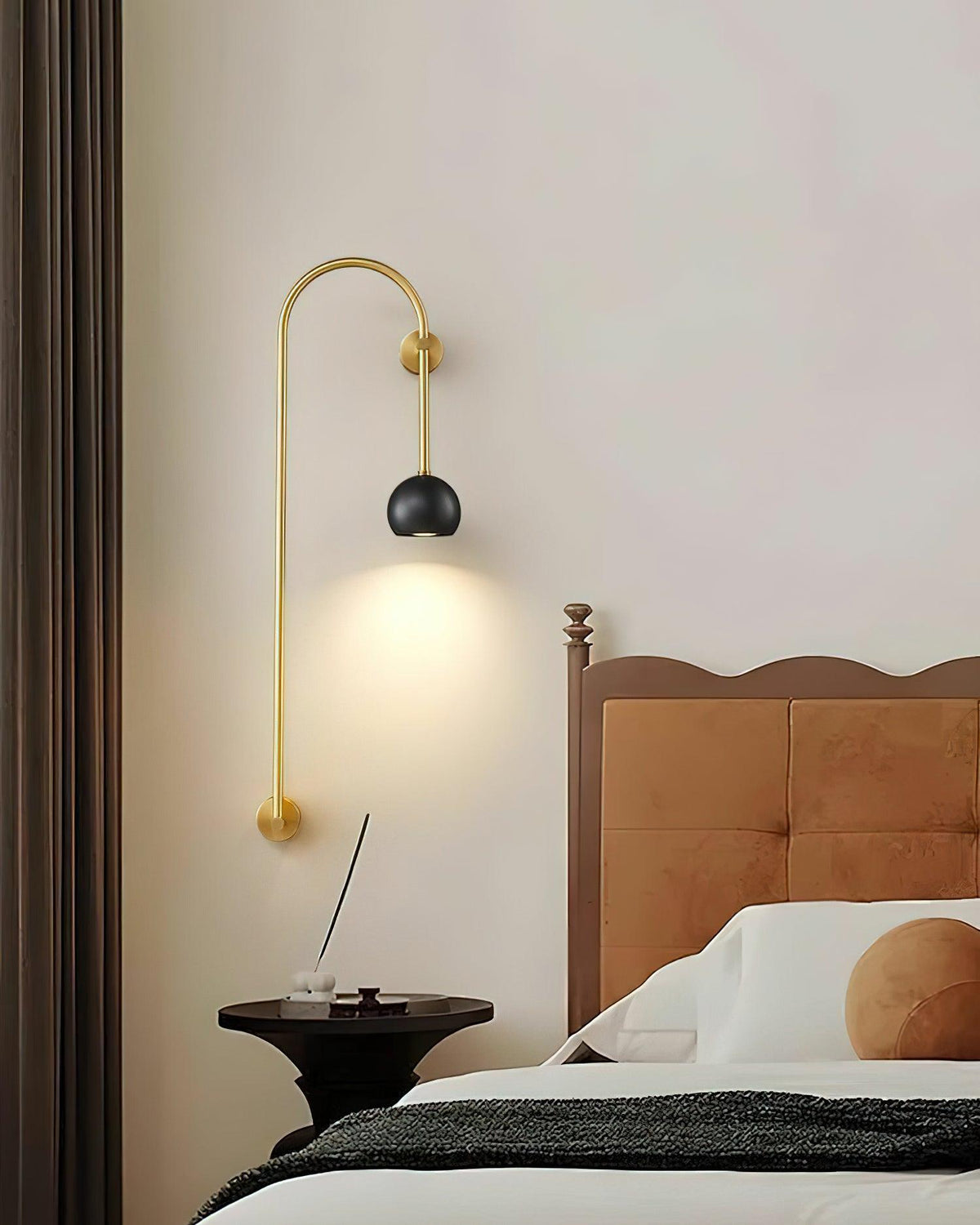 evelyn-arc-wall-light