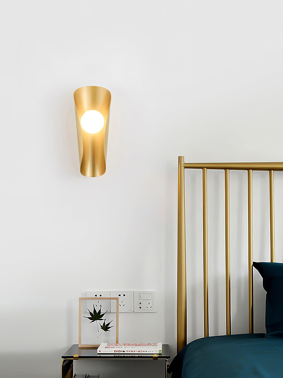 evie-wall-lamp