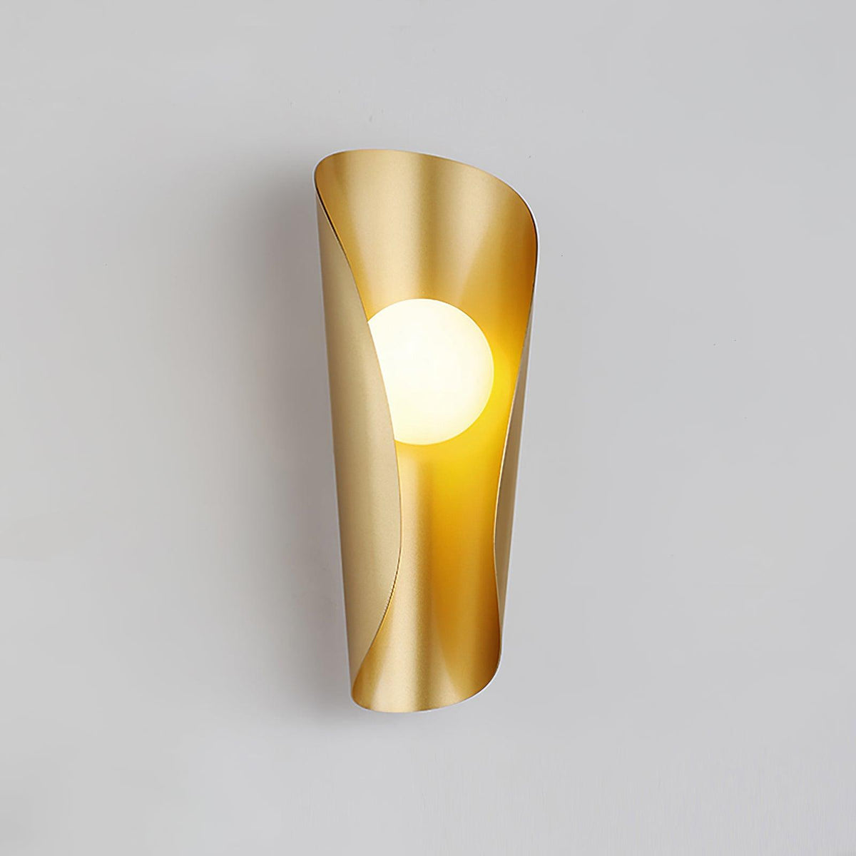 evie-wall-lamp
