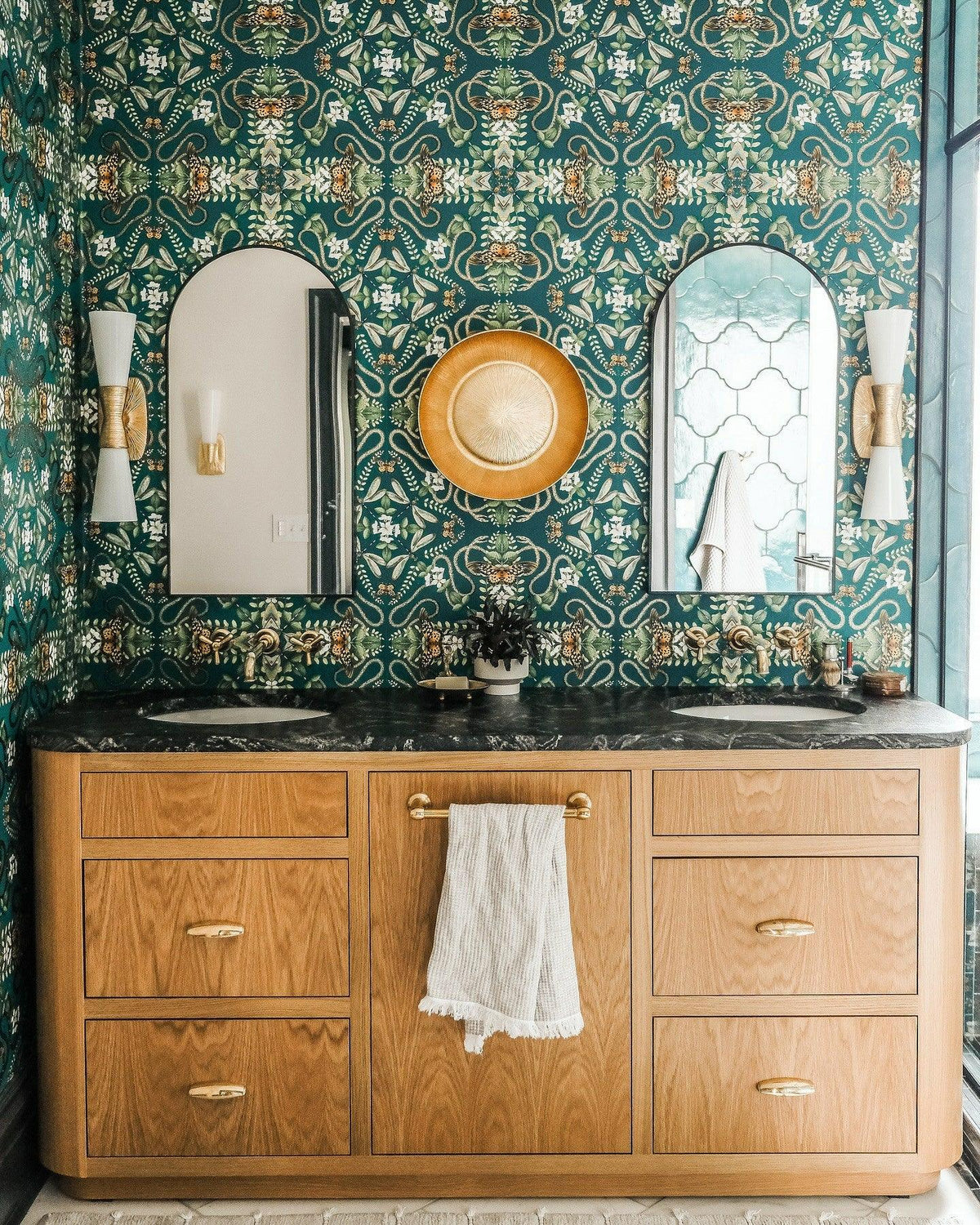 fanfare-wall-light