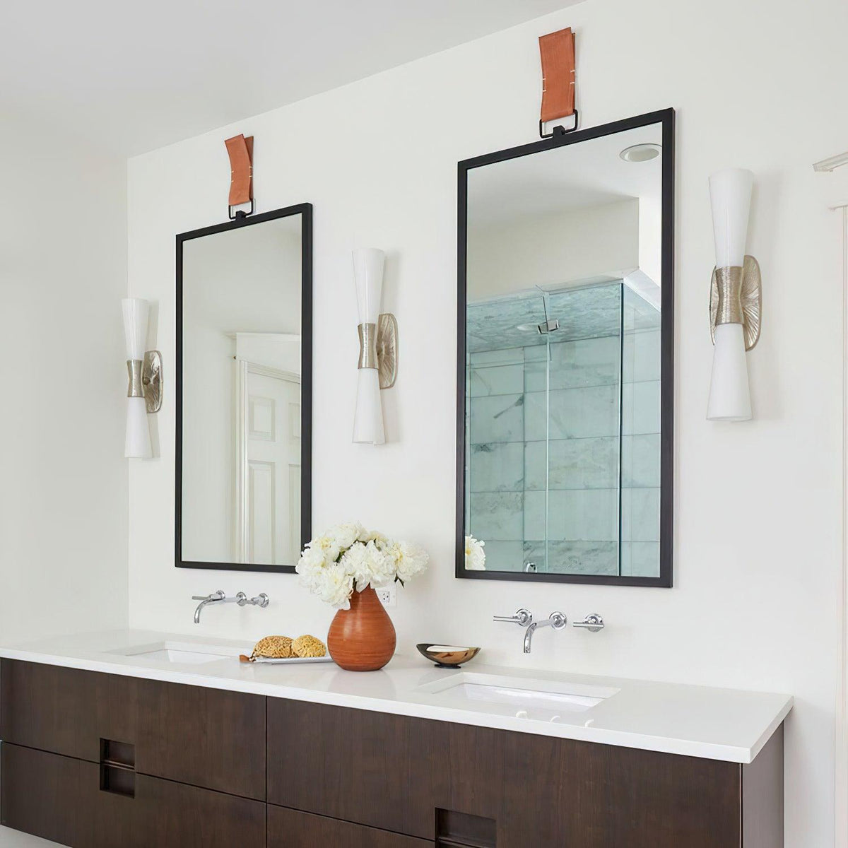 fanfare-wall-light