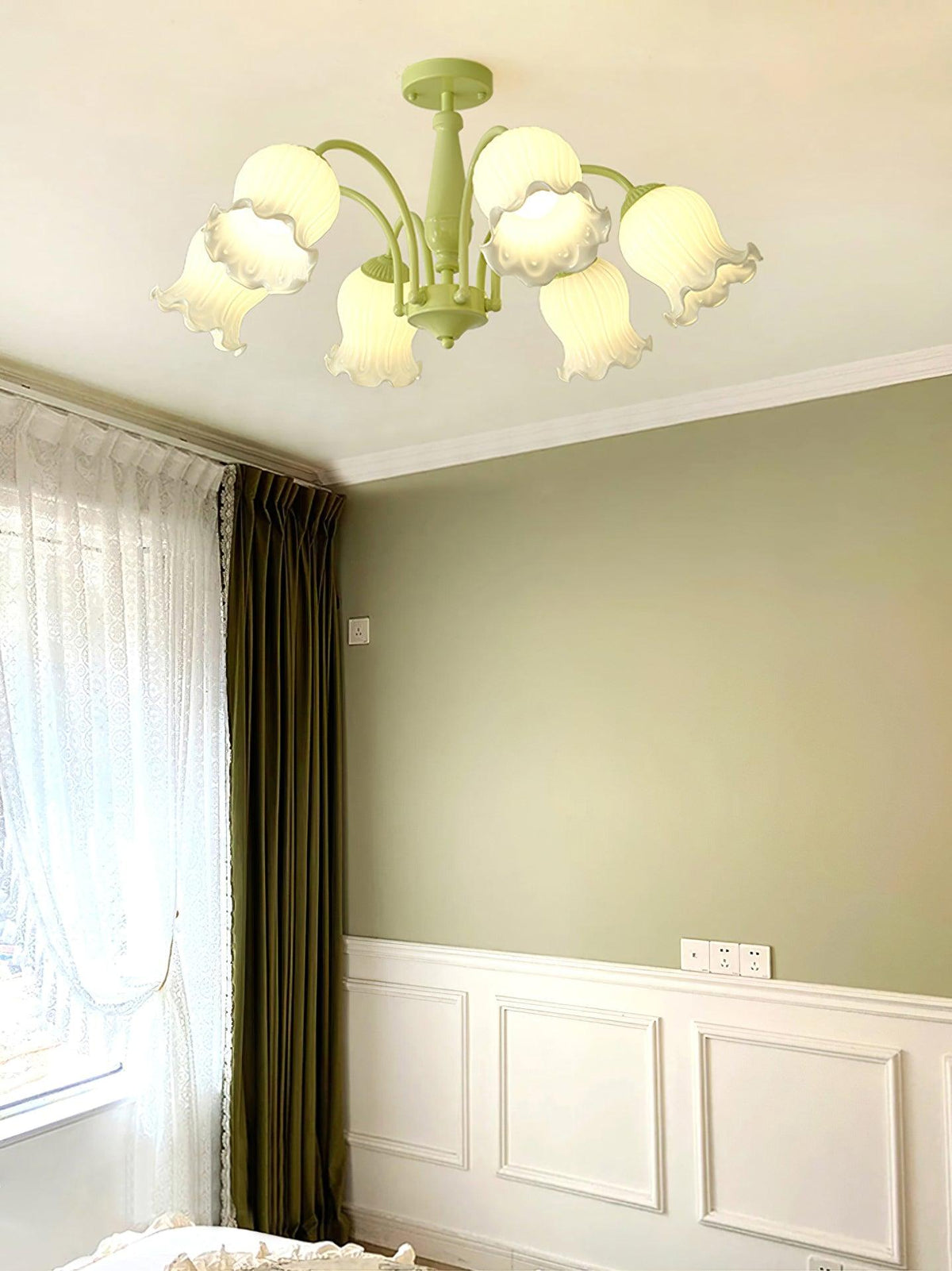 fantasy-lily-chandelier