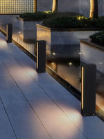 Faro Outdoor Post Light – Modern Cast Aluminum LED Lamp for Pathways & Gardens