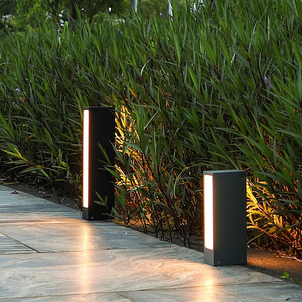 Faro Outdoor Post Light – Modern Cast Aluminum LED Lamp for Pathways & Gardens