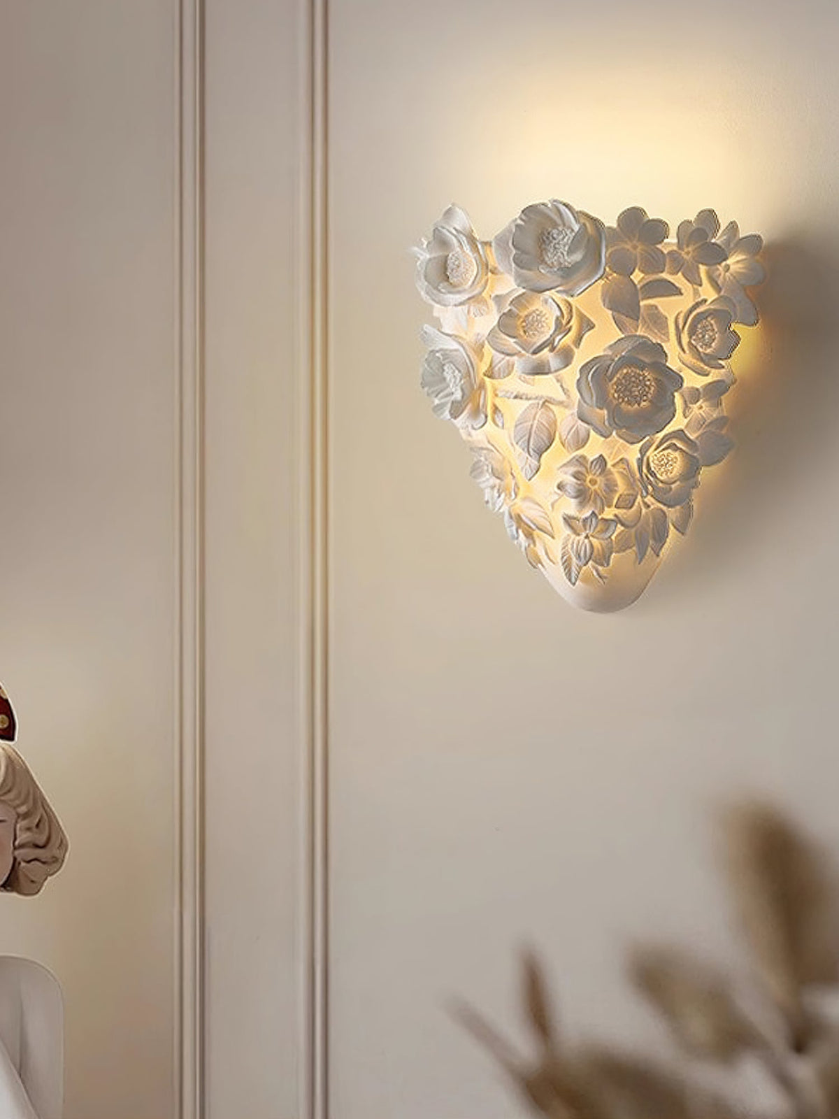 Floranza Ceramic Wall Sconce with Floral Relief – Modern LED Wall Light