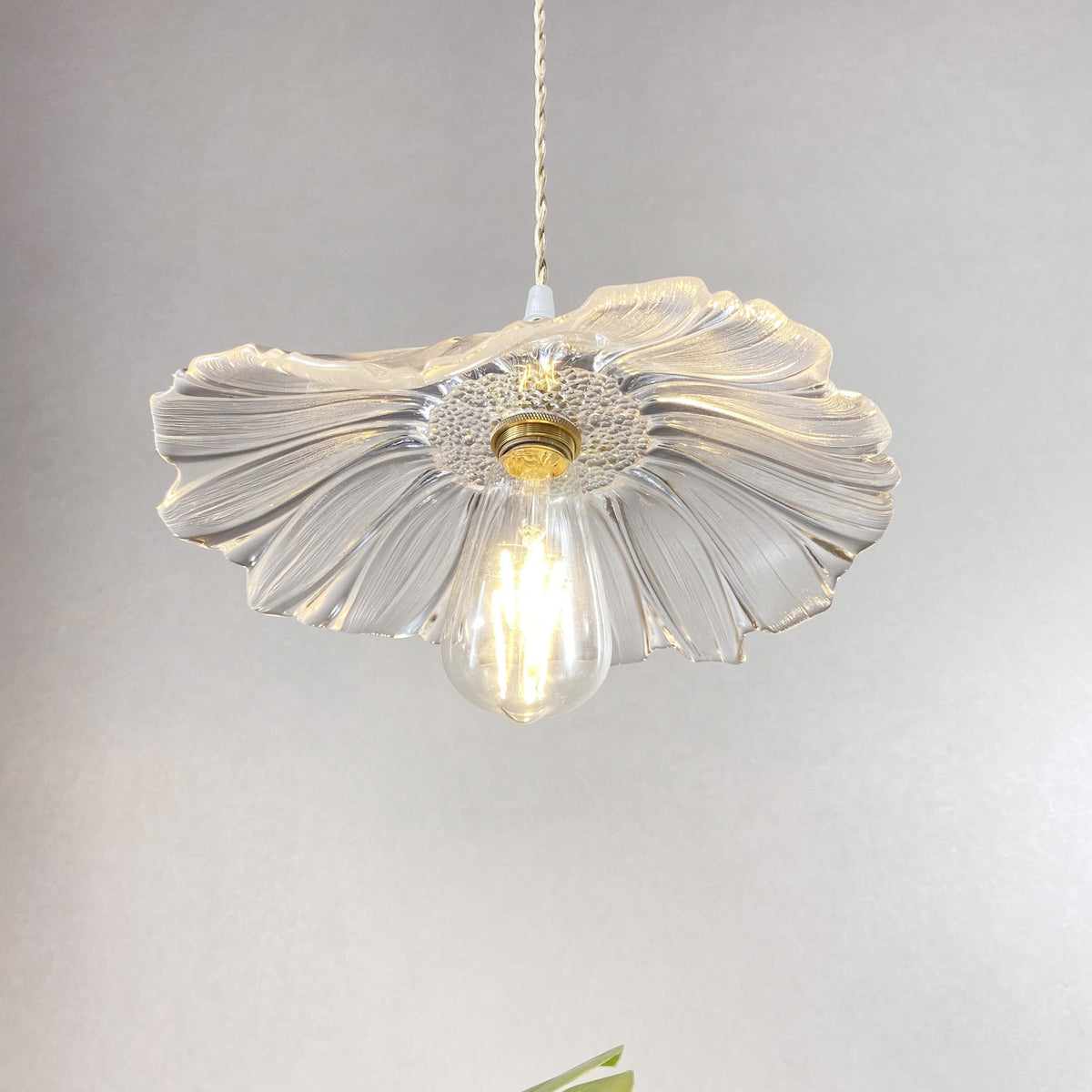 flower-glass-pendant-lamp