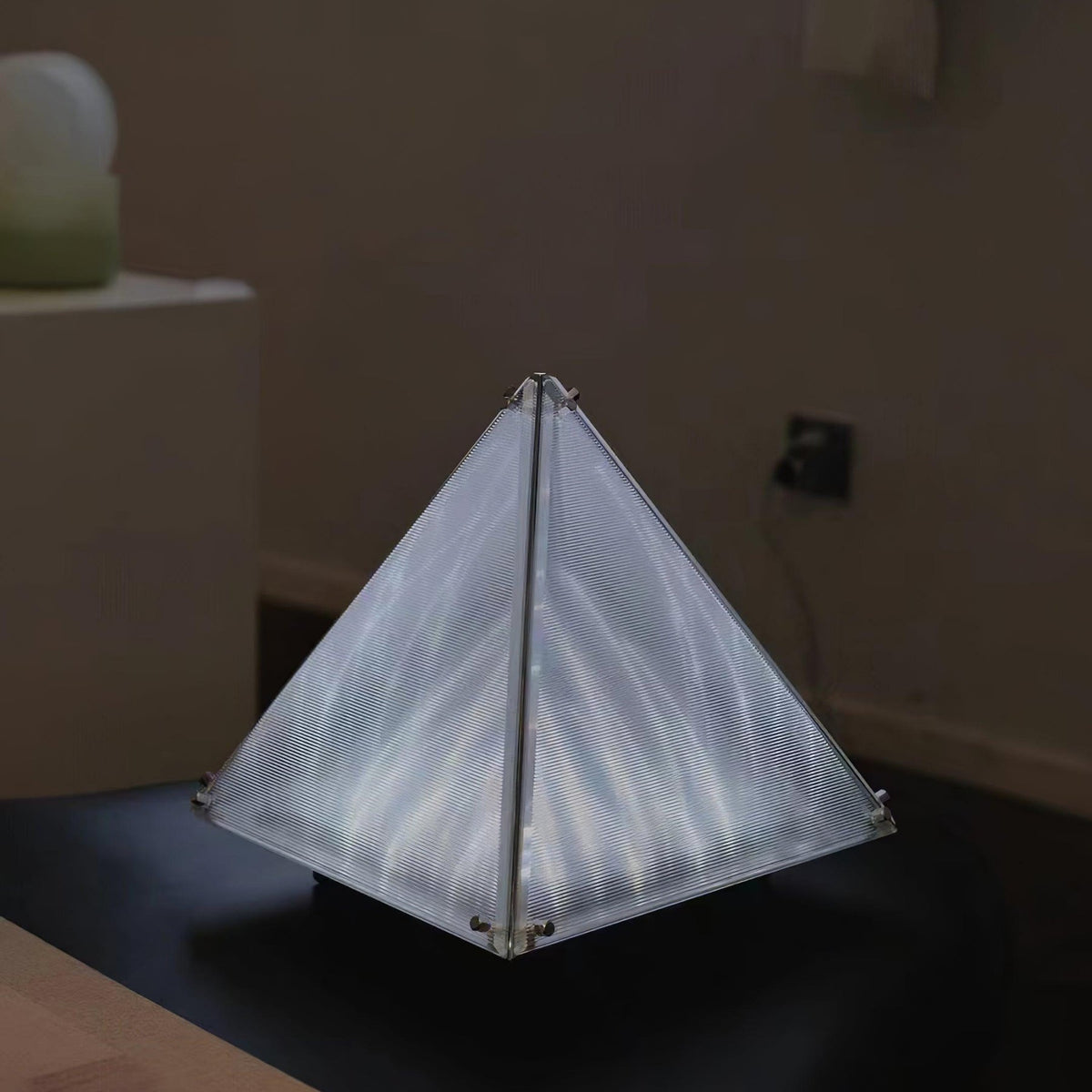 fragment-table-lamp