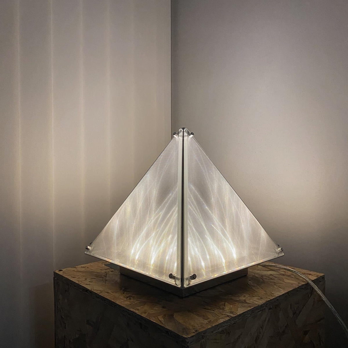 fragment-table-lamp