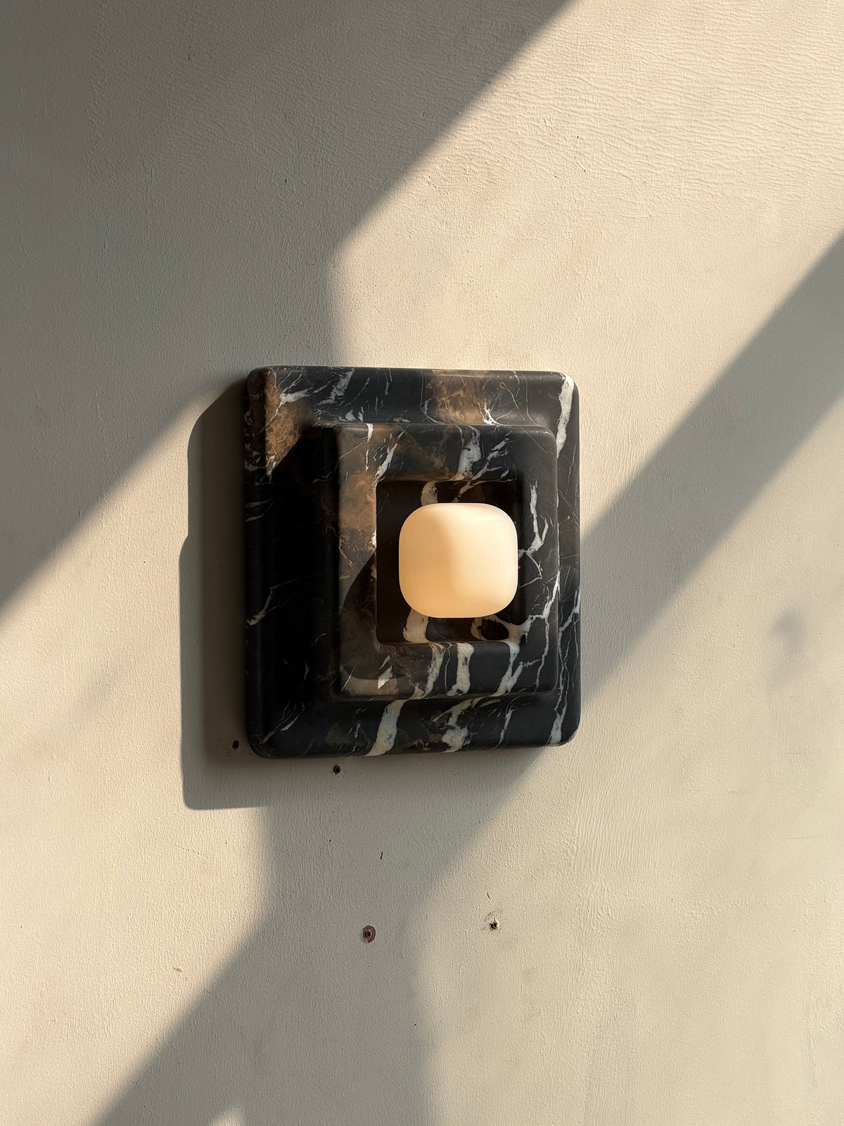franklin-marble-wall-lamp