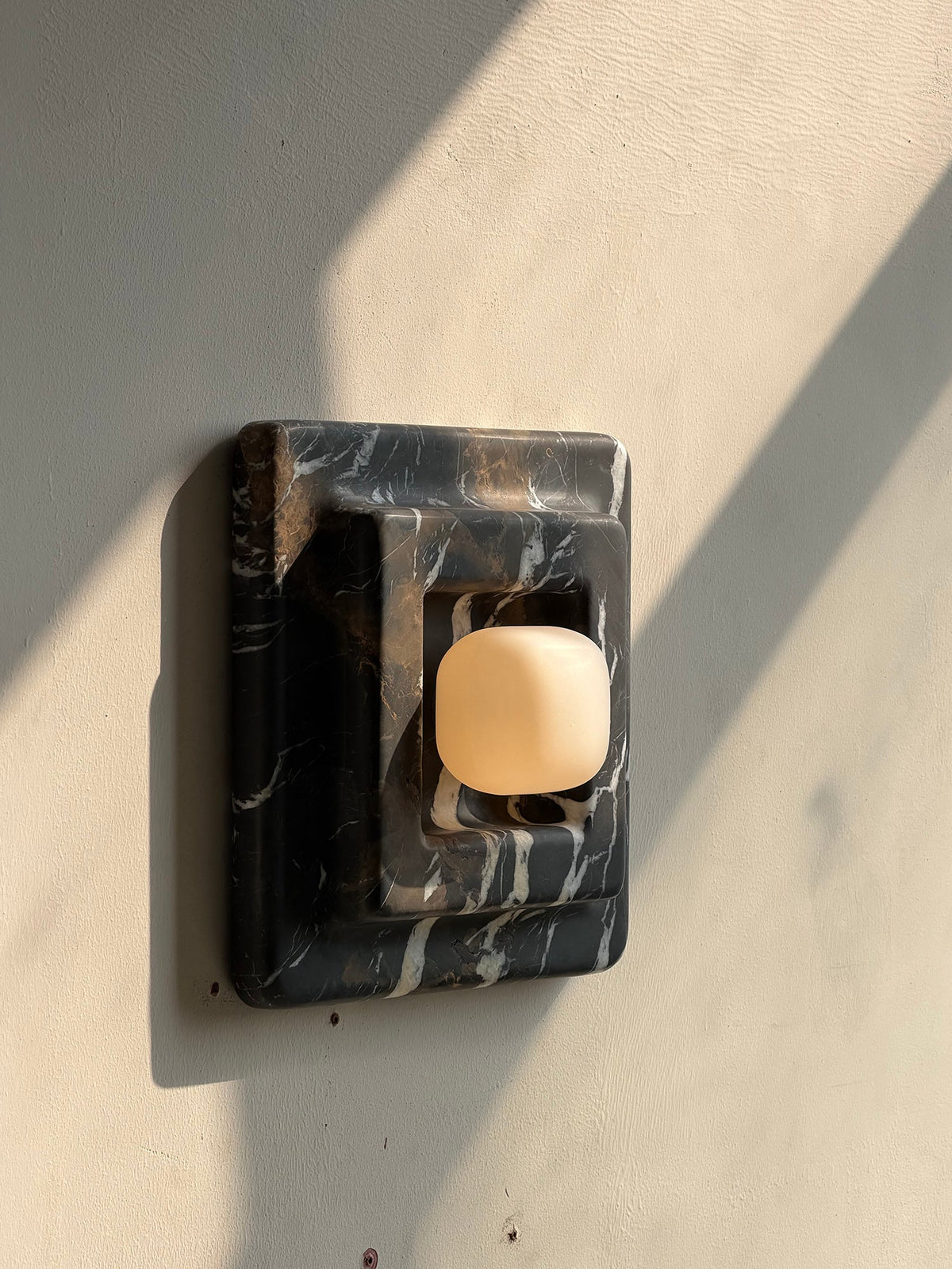 franklin-marble-wall-lamp