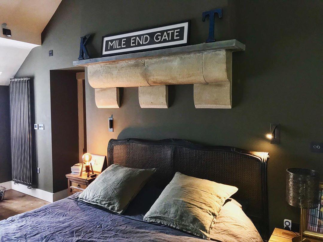 Folded Back LED Wall Sconce for Bedside Reading