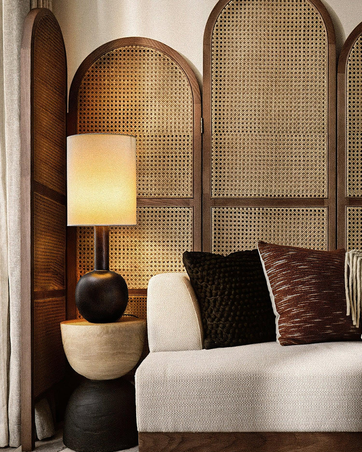 gavel-table-lamp