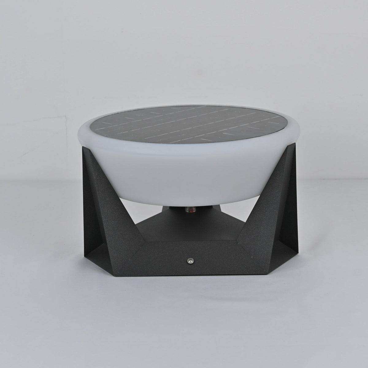 Geobase Solar Outdoor Post Light – Modern Geometric LED Garden Lamp