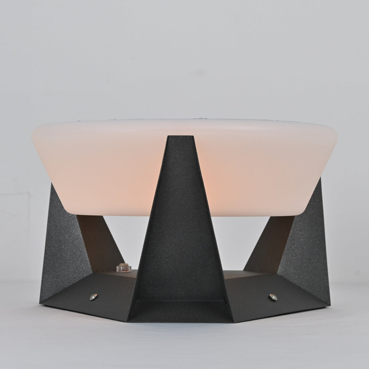 Geobase Solar Outdoor Post Light – Modern Geometric LED Garden Lamp