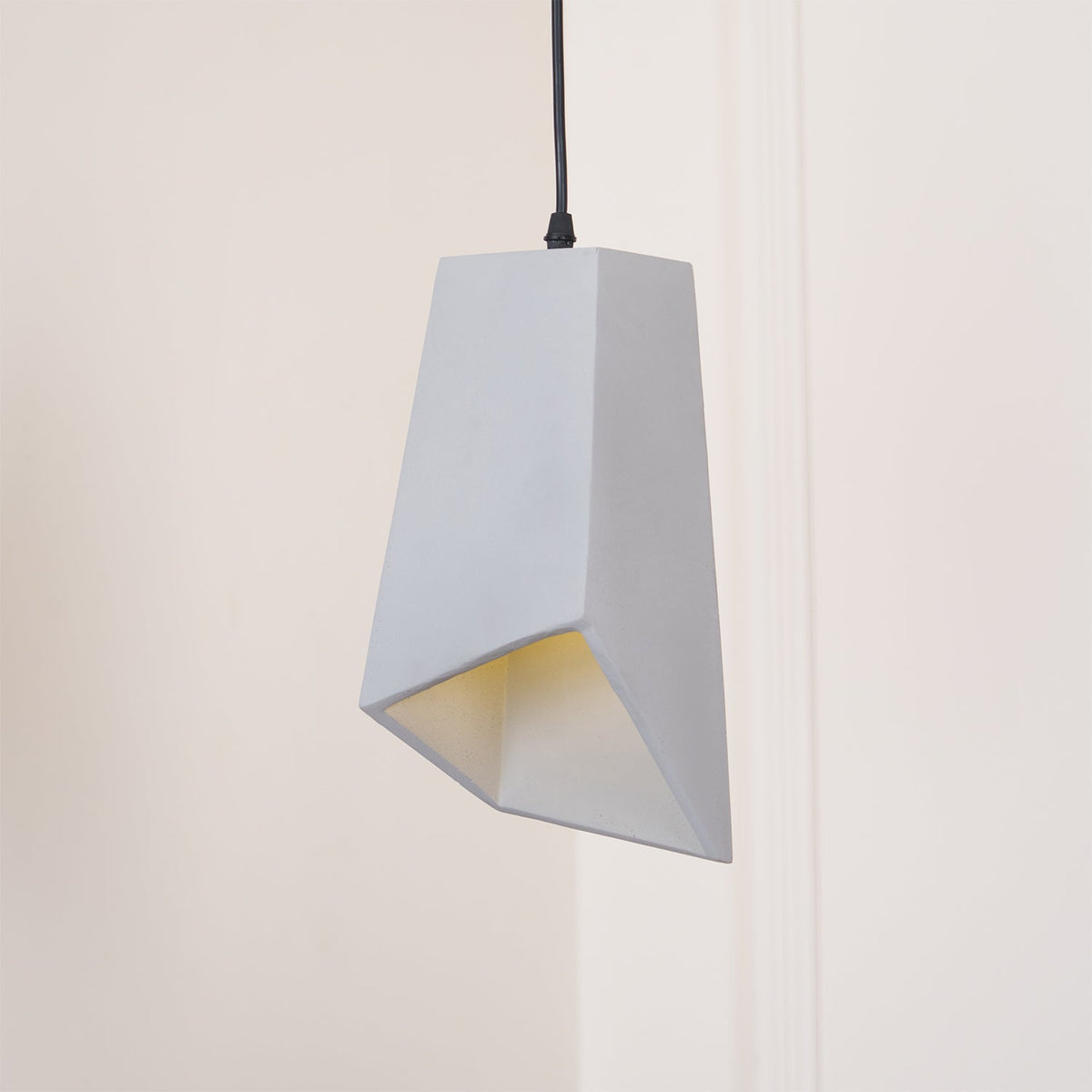 Georgia Faceted Concrete Pendant Light – Hand-Cast Brutalist Ceiling Lamp