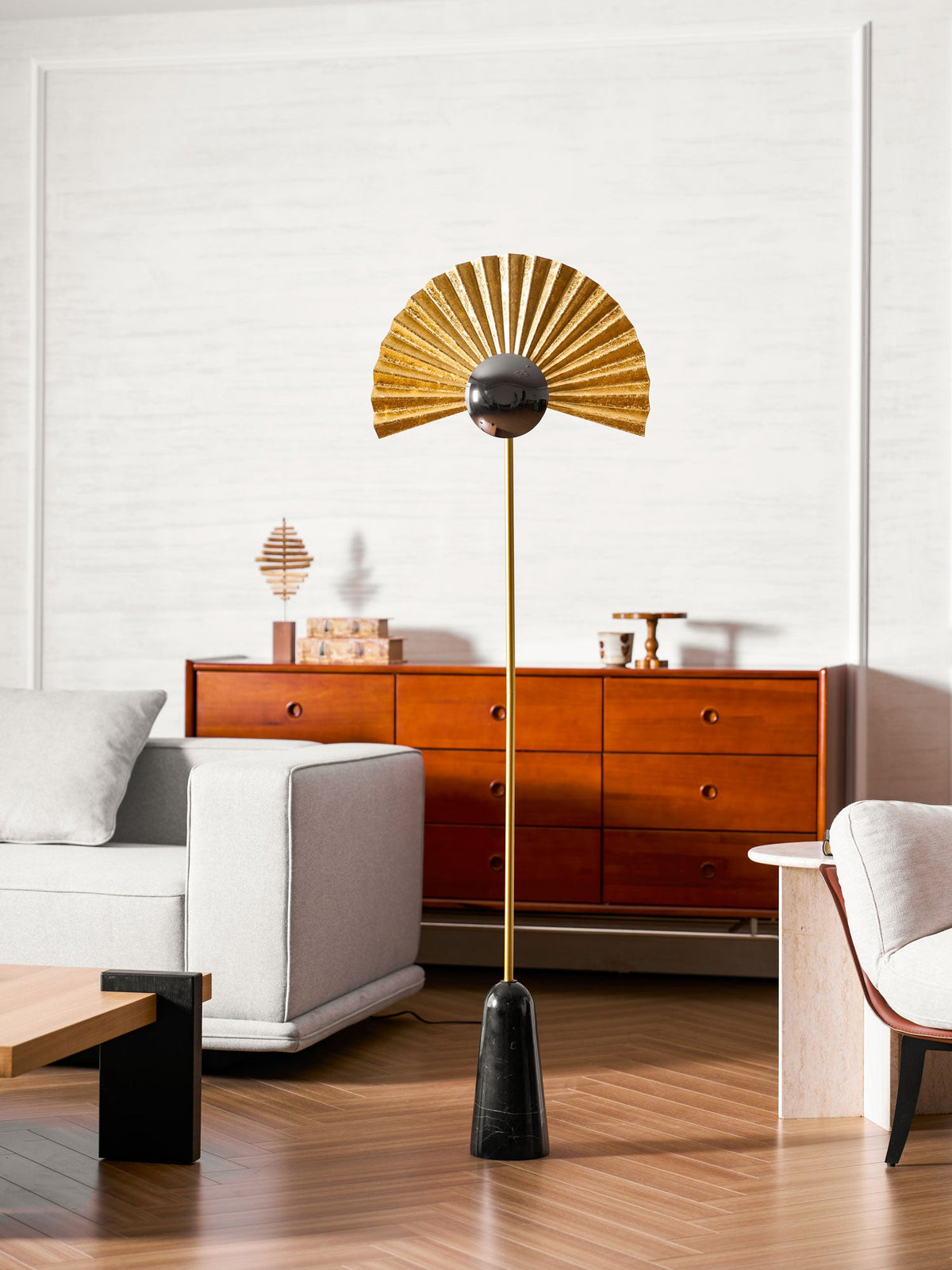Gilded Fan Floor Lamp – Art Deco Illumination for Modern Living Spaces