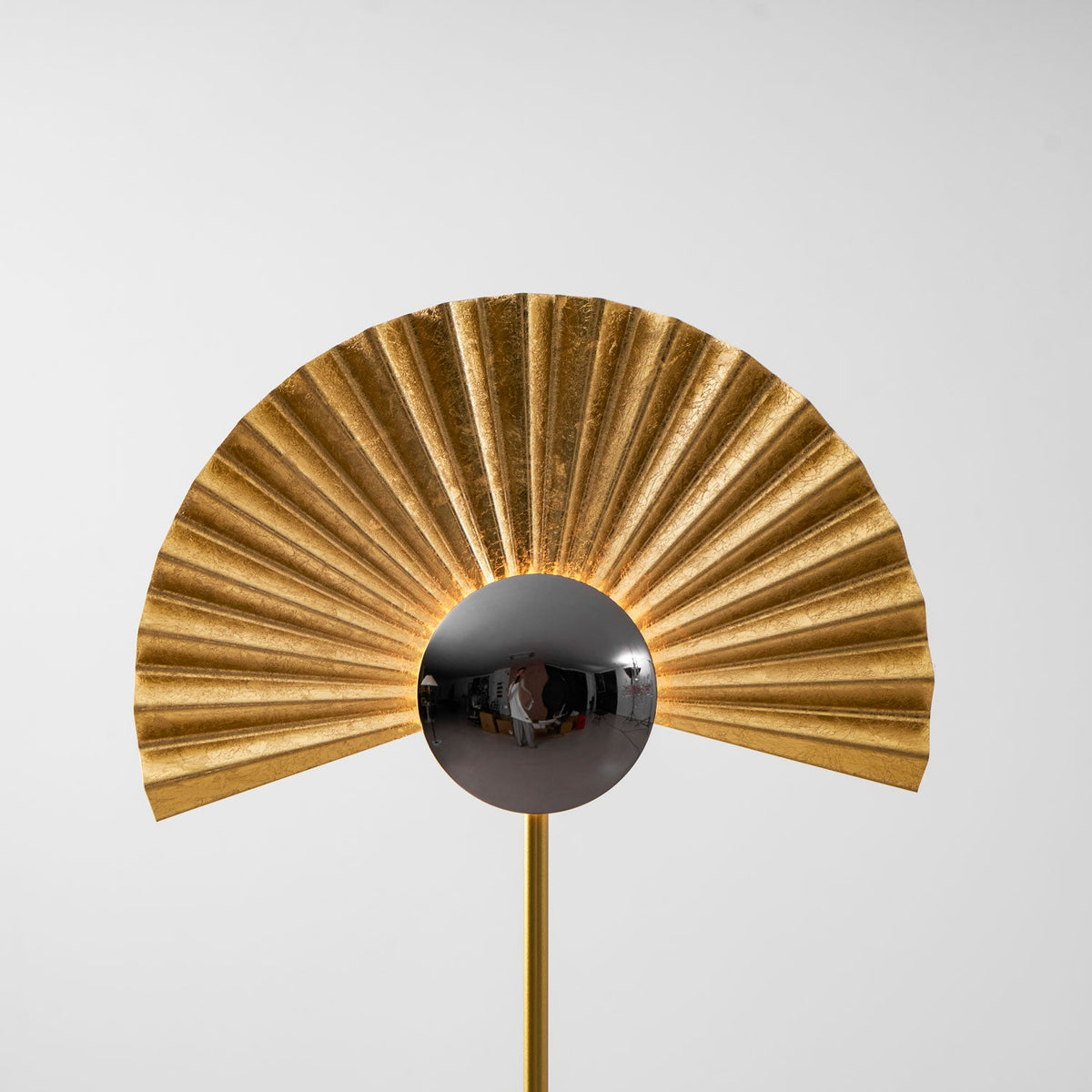 Gilded Fan Floor Lamp – Art Deco Illumination for Modern Living Spaces