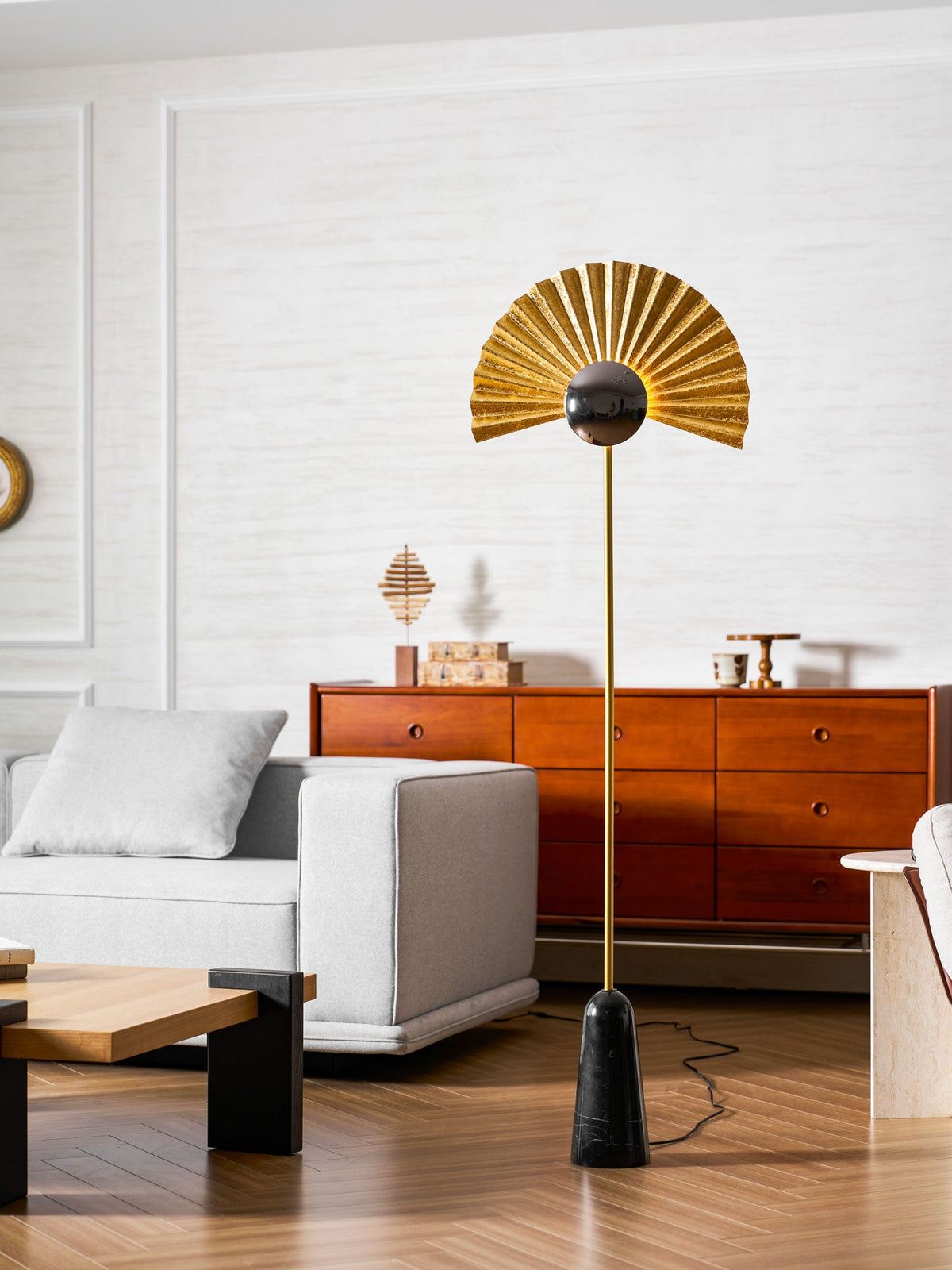 Gilded Fan Floor Lamp – Art Deco Illumination for Modern Living Spaces