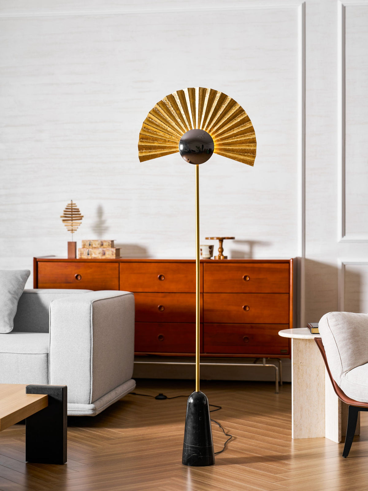 Gilded Fan Floor Lamp – Art Deco Illumination for Modern Living Spaces