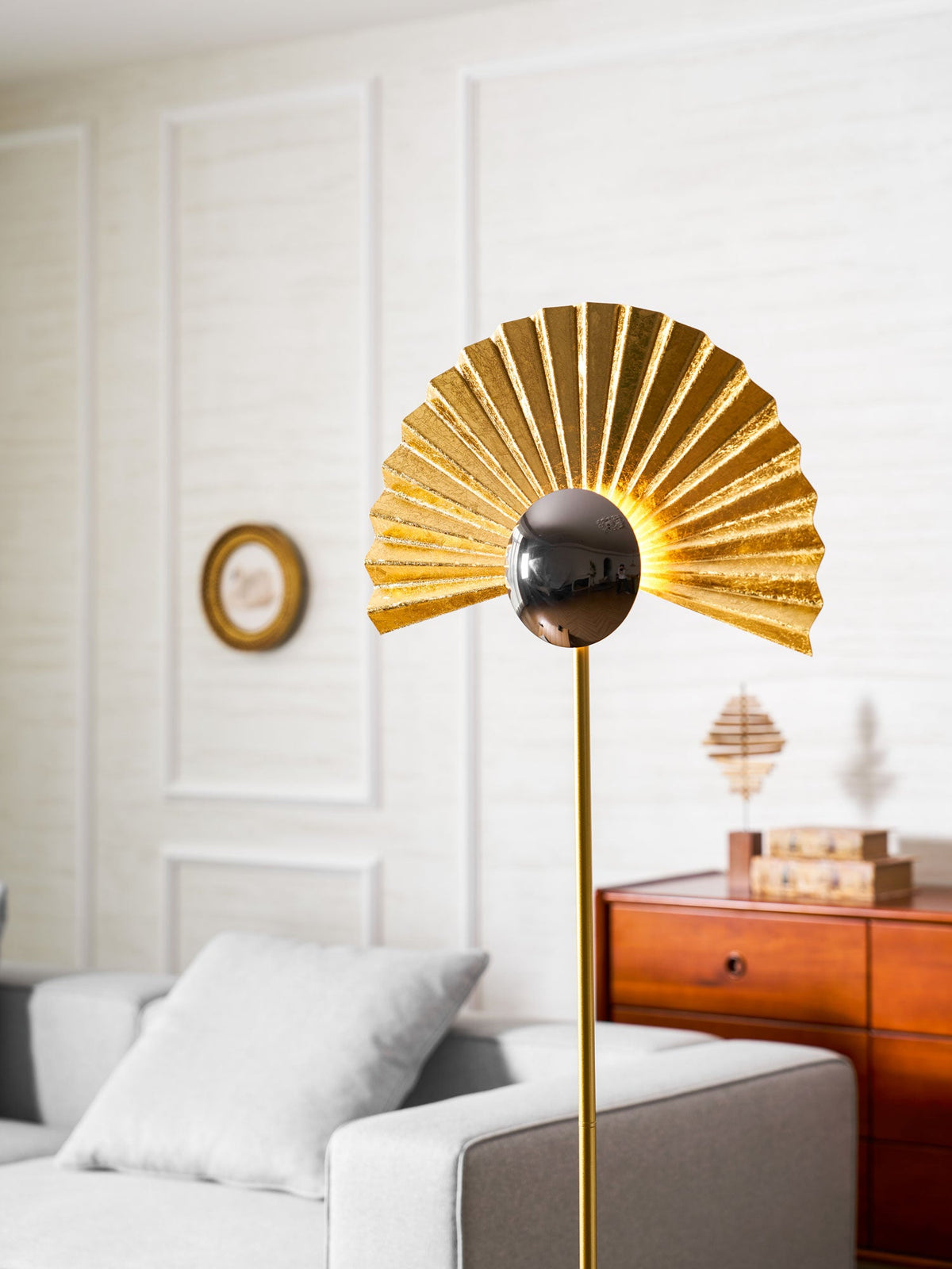 Gilded Fan Floor Lamp – Art Deco Illumination for Modern Living Spaces
