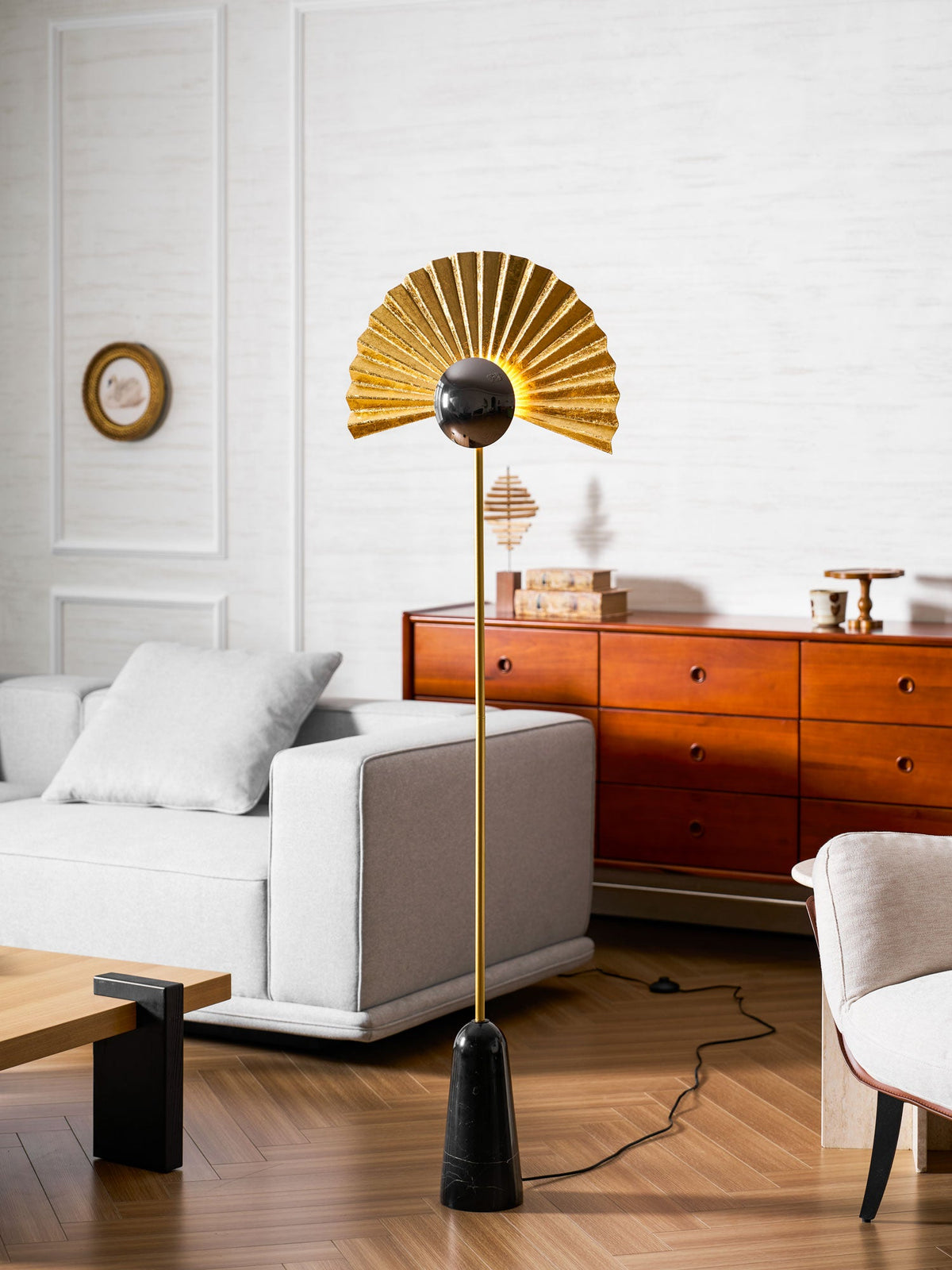Gilded Fan Floor Lamp – Art Deco Illumination for Modern Living Spaces