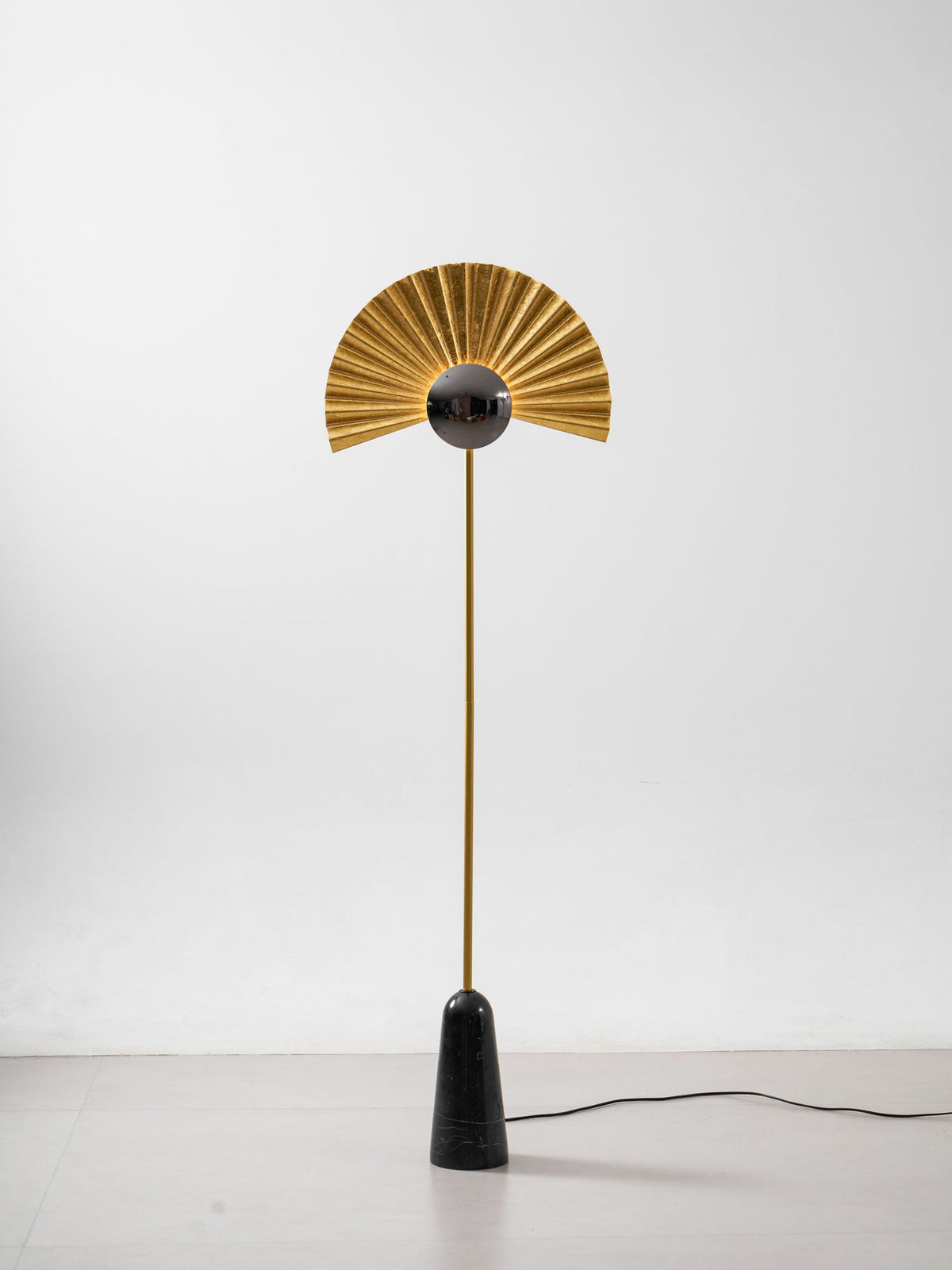 Gilded Fan Floor Lamp – Art Deco Illumination for Modern Living Spaces
