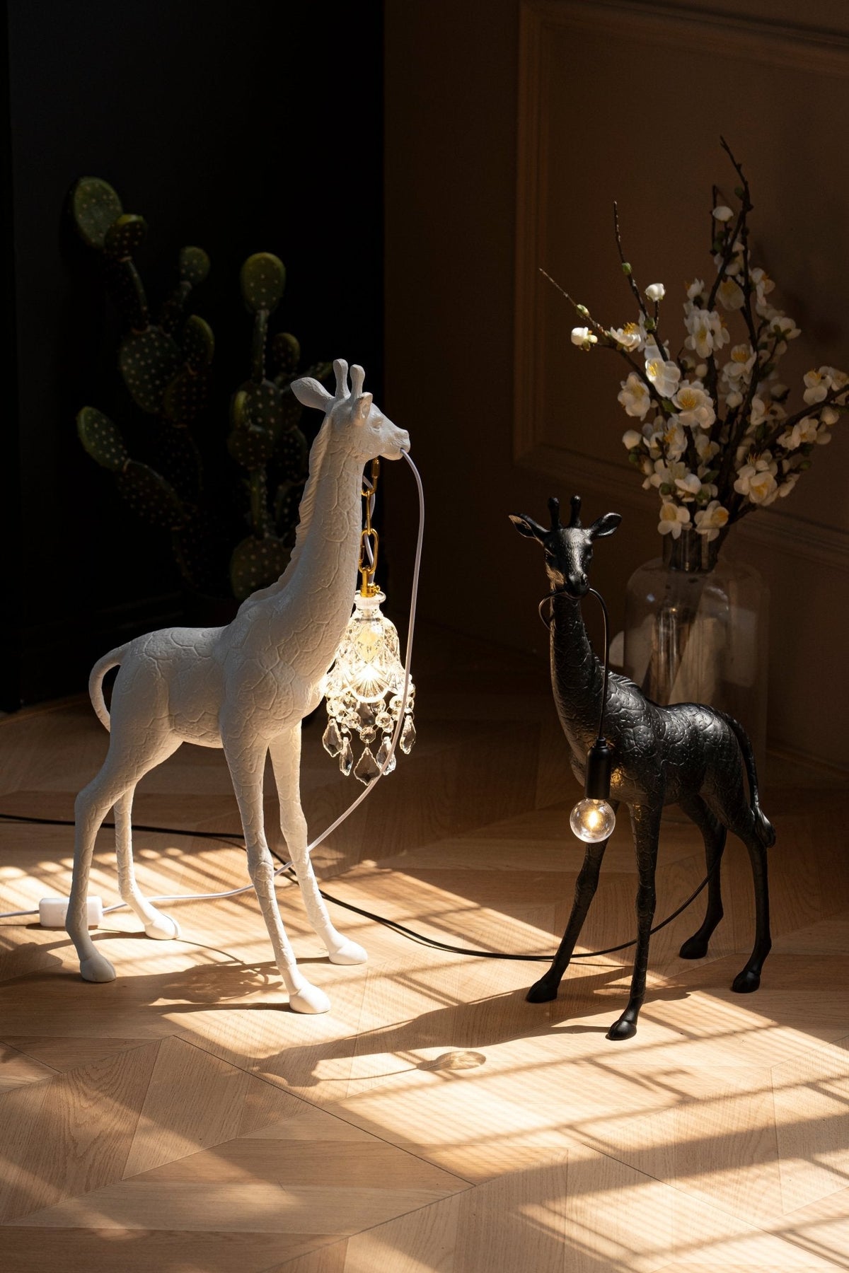 Giraffe Royale Sculpture Floor Lamp – Modern Crystal Pendant Light