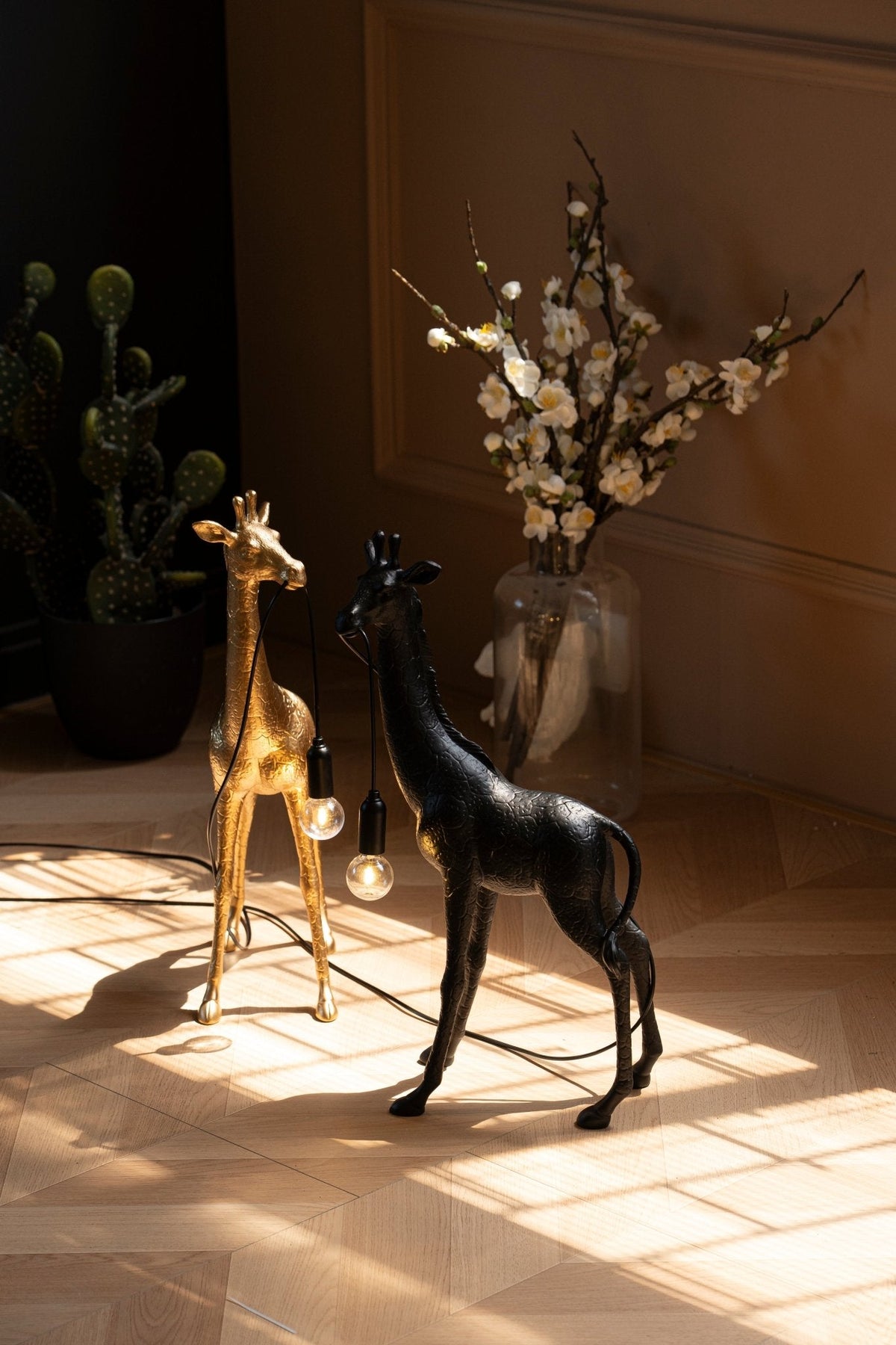 Giraffe Royale Sculpture Floor Lamp – Modern Crystal Pendant Light