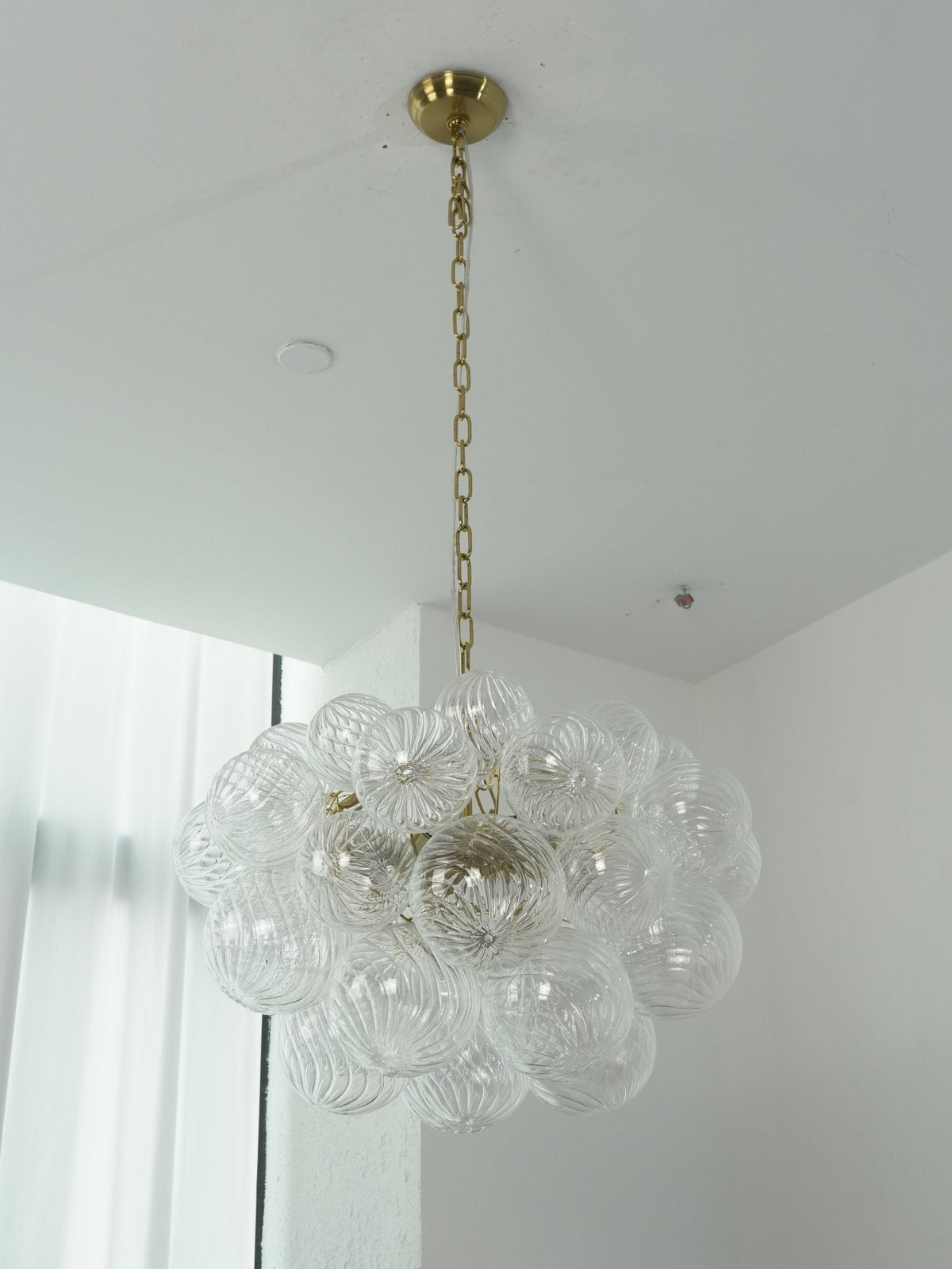 Lumière Cascade Glass Ball Chandelier – Modern Sculptural Pendant Light