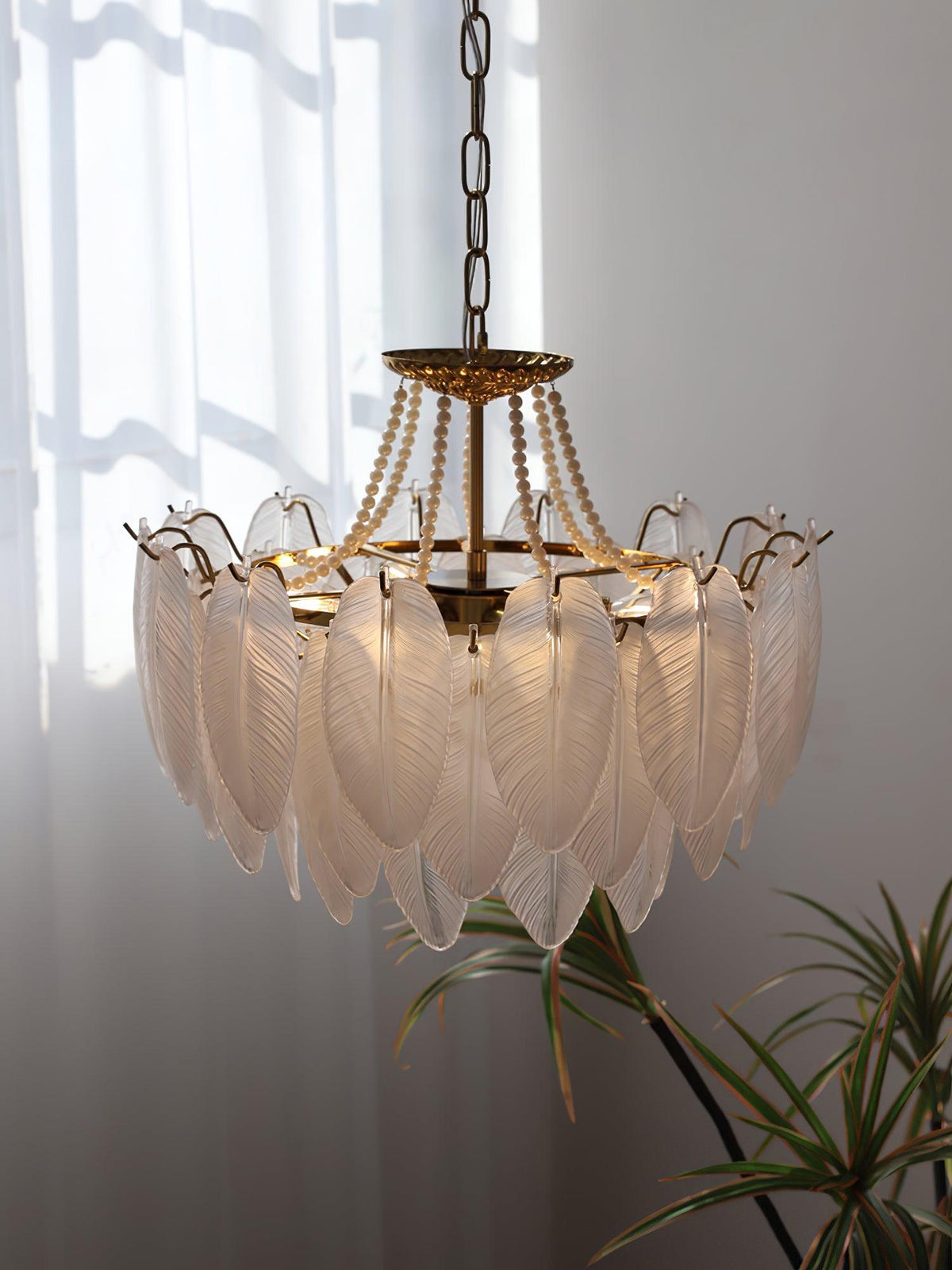 glass-feather-pearl-chandelier