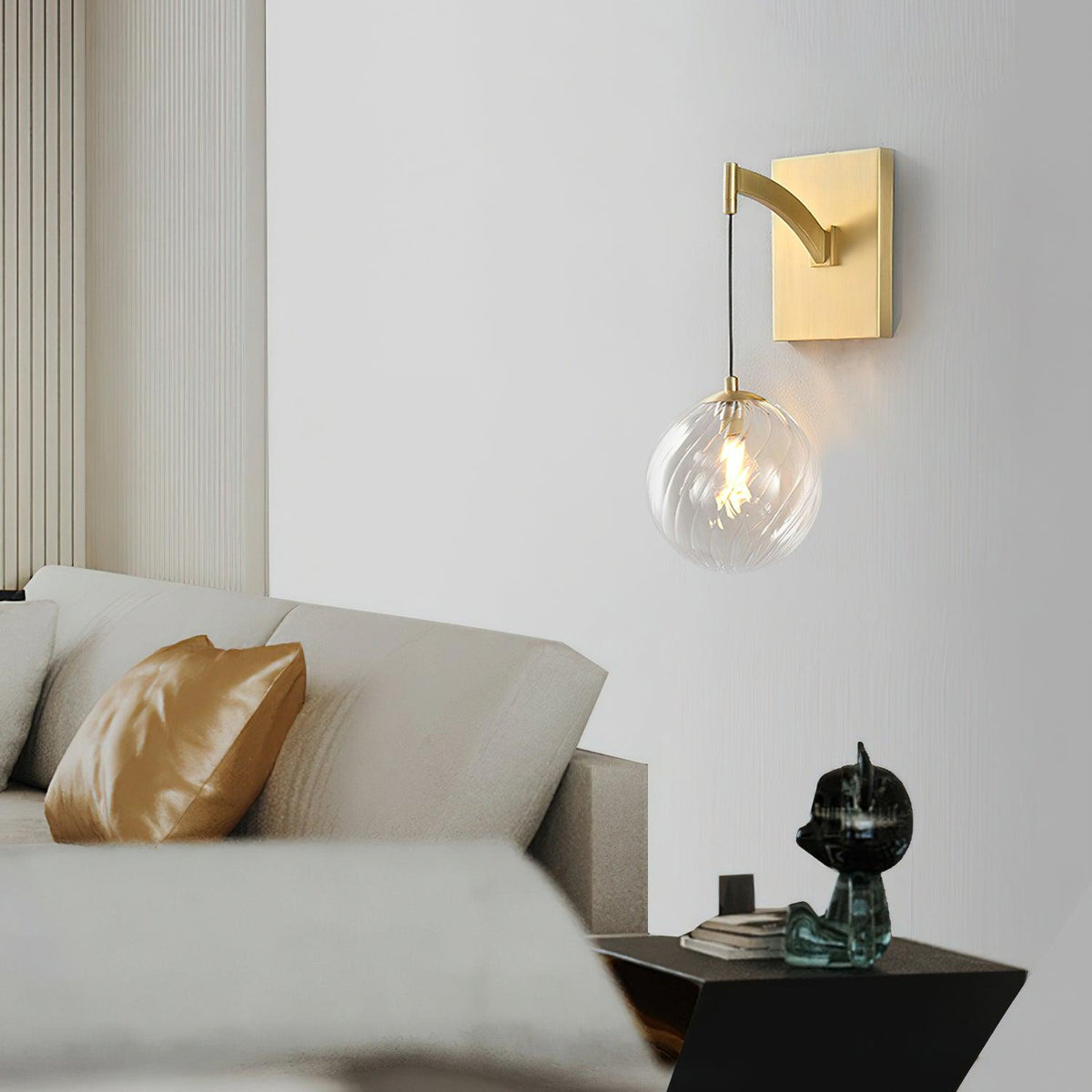 golden-globe-wall-light