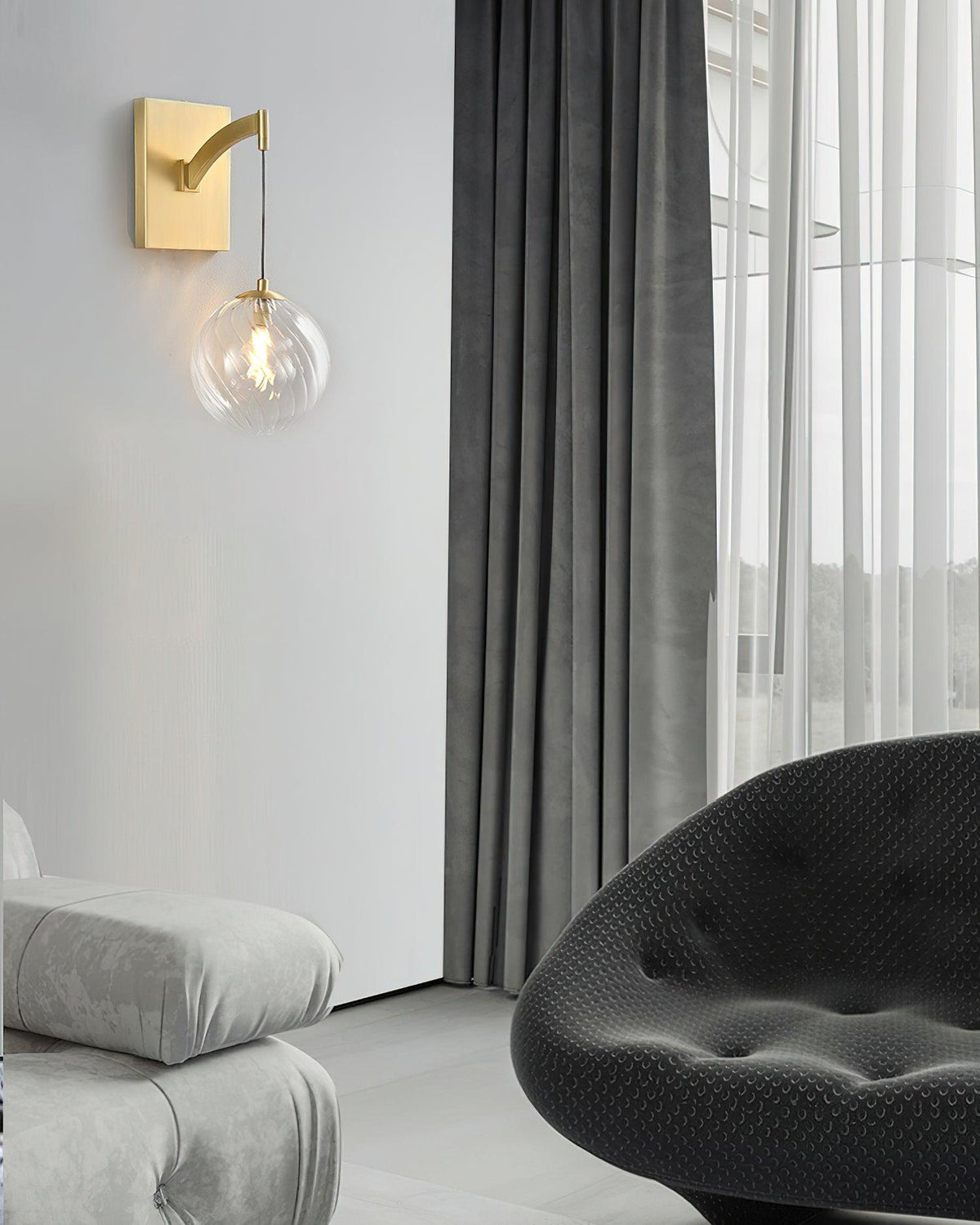 golden-globe-wall-light
