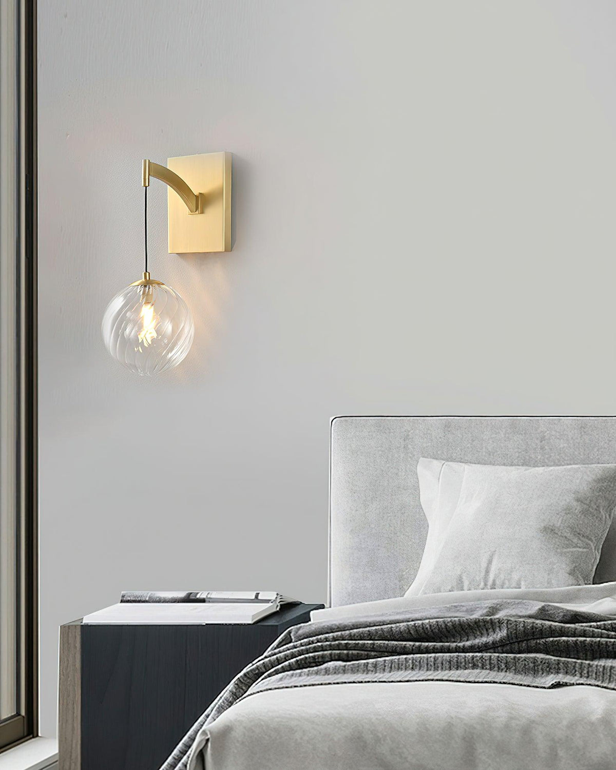 golden-globe-wall-light