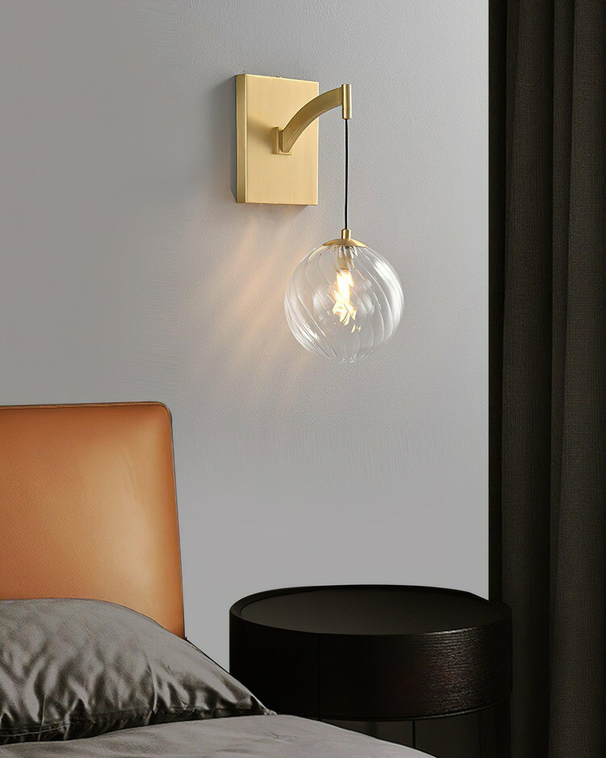 golden-globe-wall-light