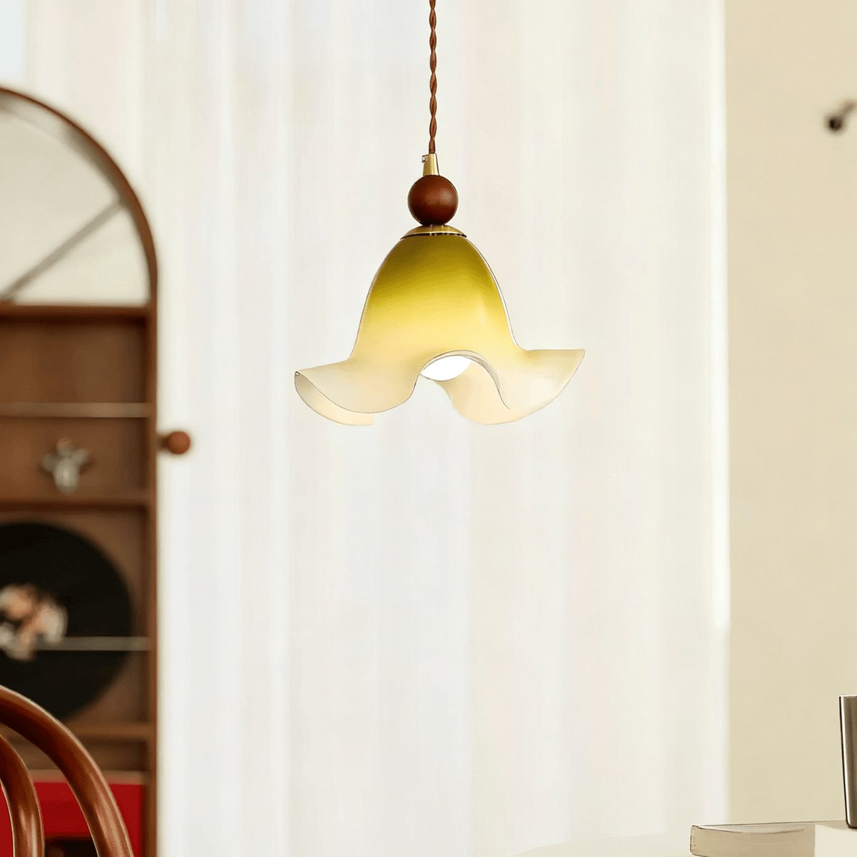 Gradient Petal Pendant Light – Art Glass & Walnut Wood Hanging Lamp for Dining, Living, Bedroom
